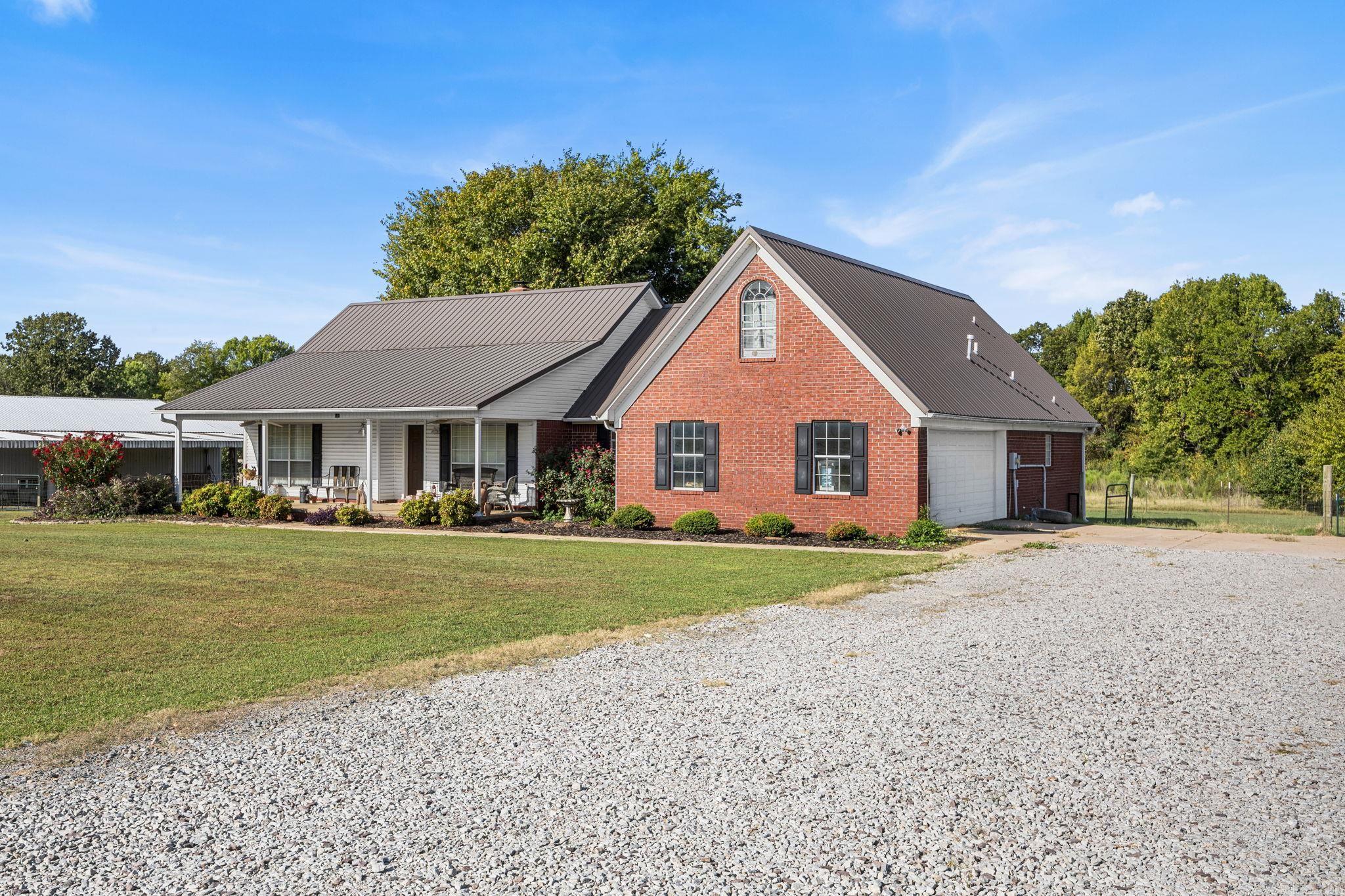 141 Pony Tail Lane Property Photo 2