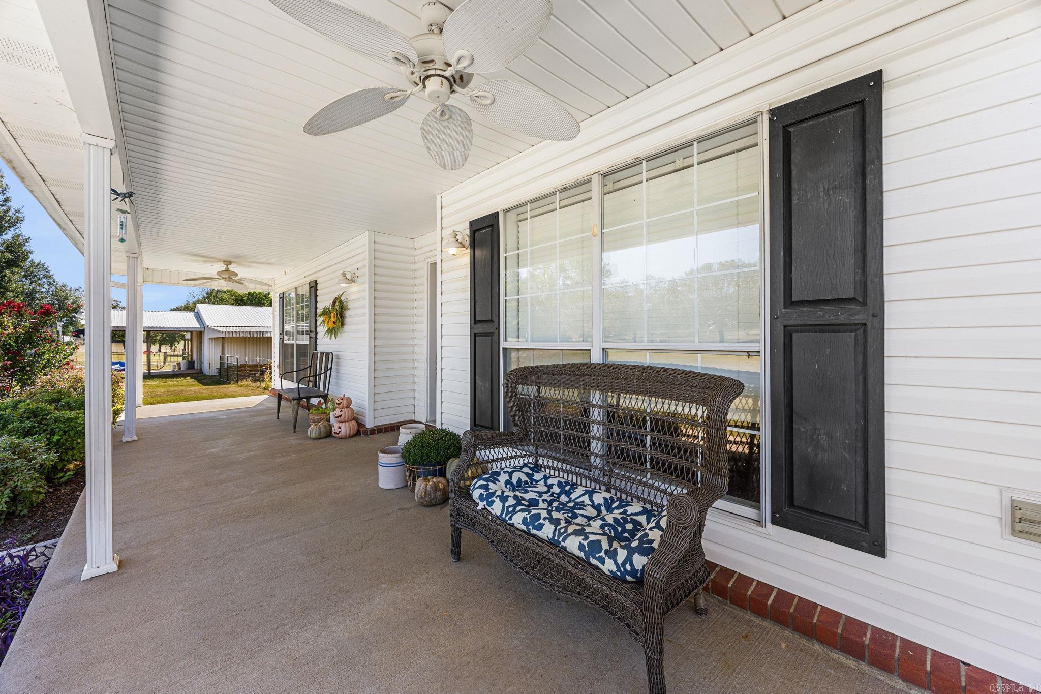 141 Pony Tail Lane Property Photo 6