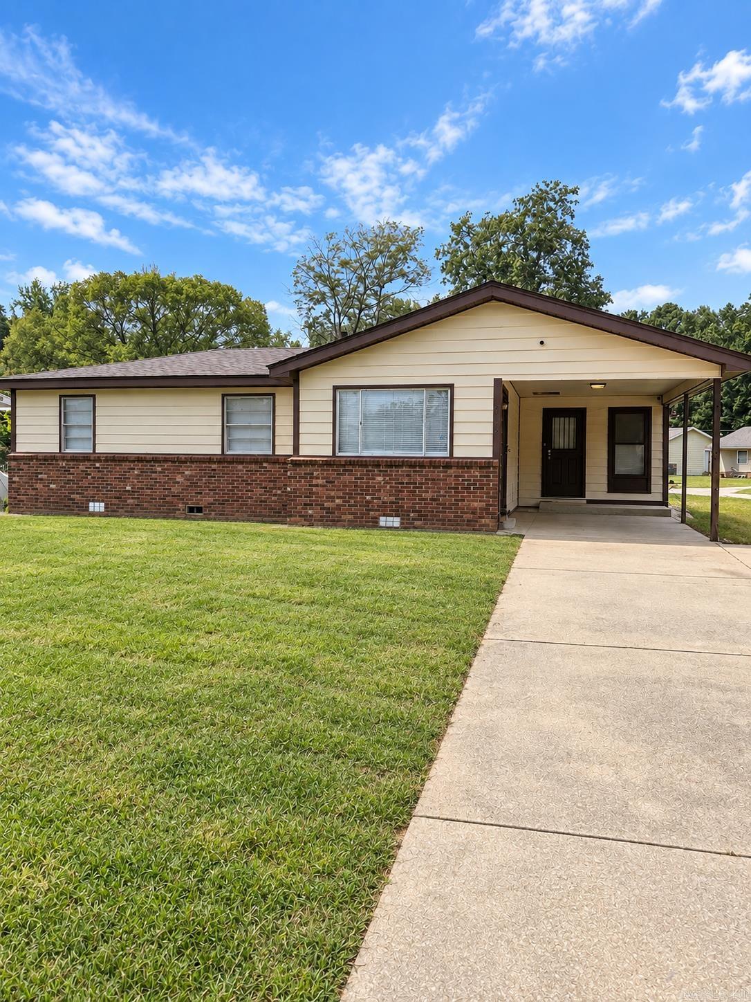 212 Cherry Property Photo 3