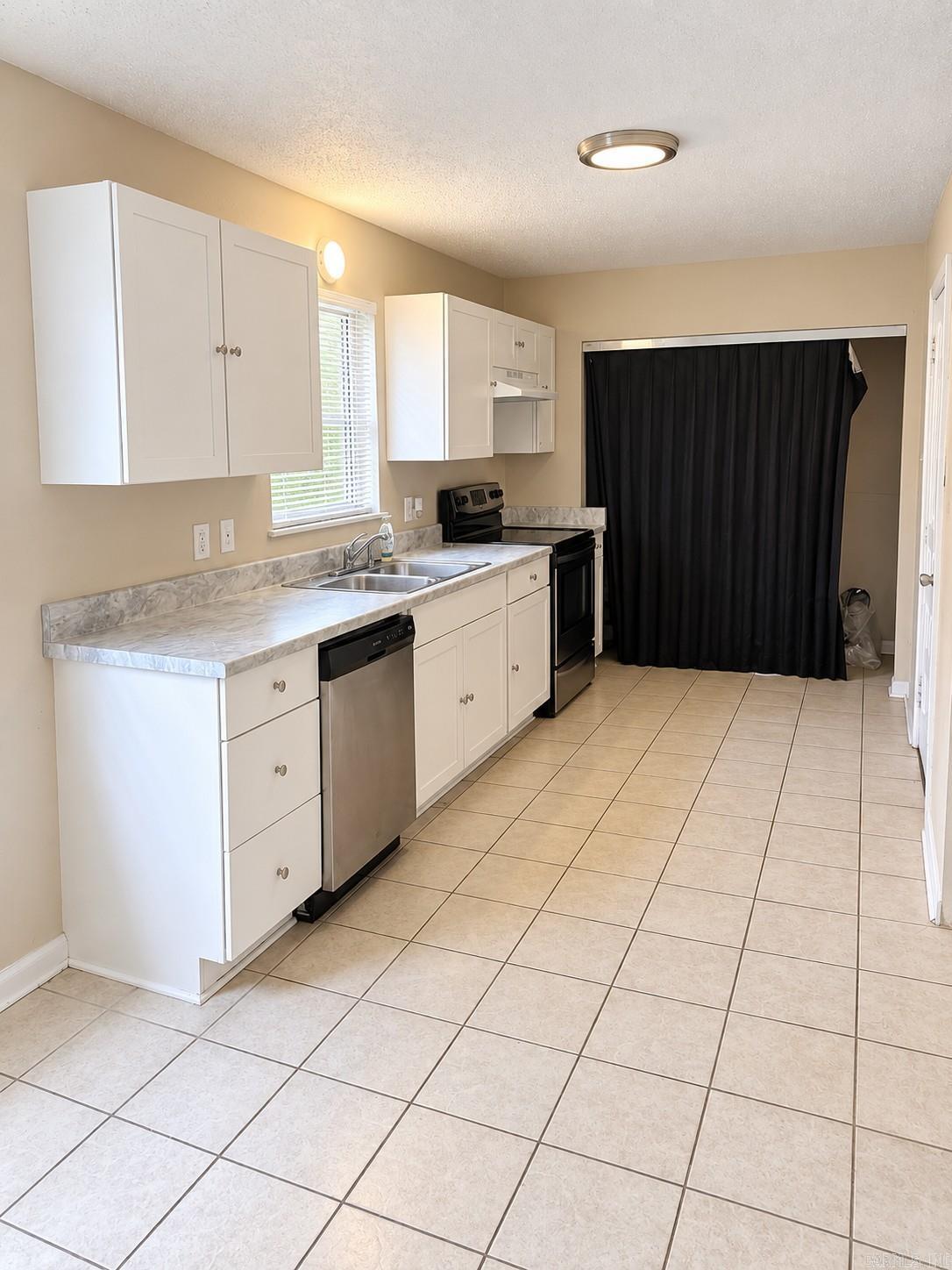 212 Cherry Property Photo 5