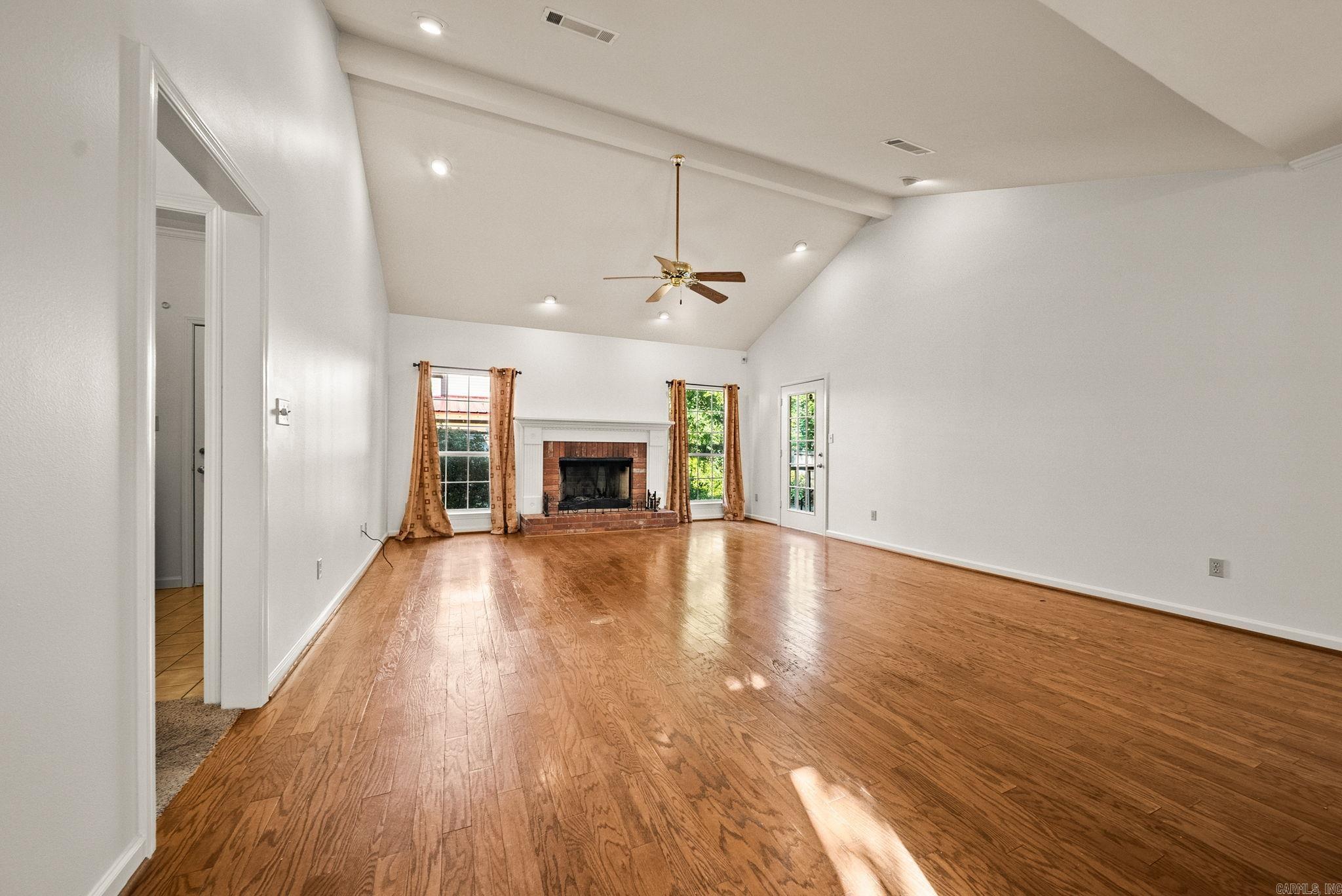 6000 Longwood Property Photo 4