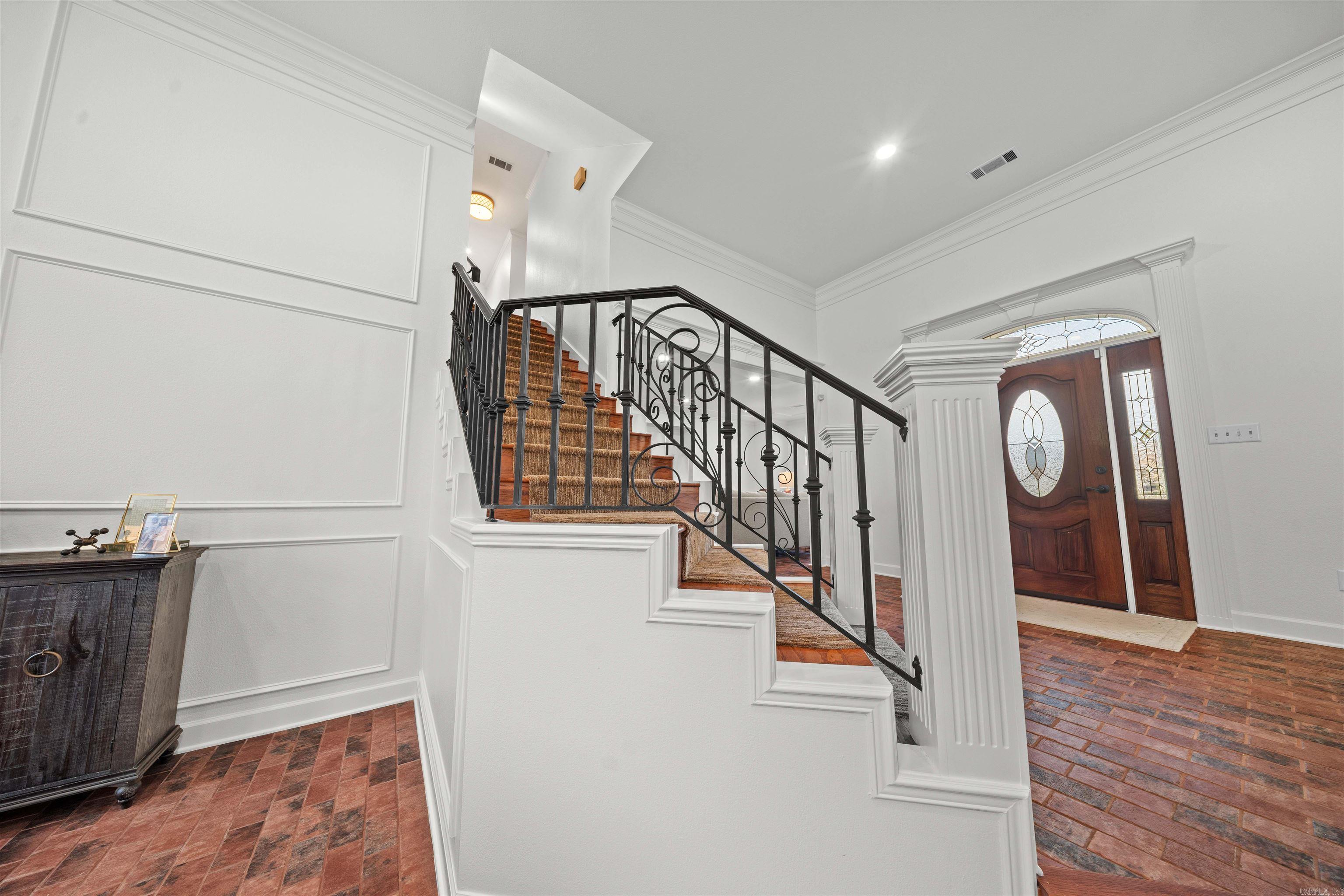 5006 Colonial Court Property Photo 3
