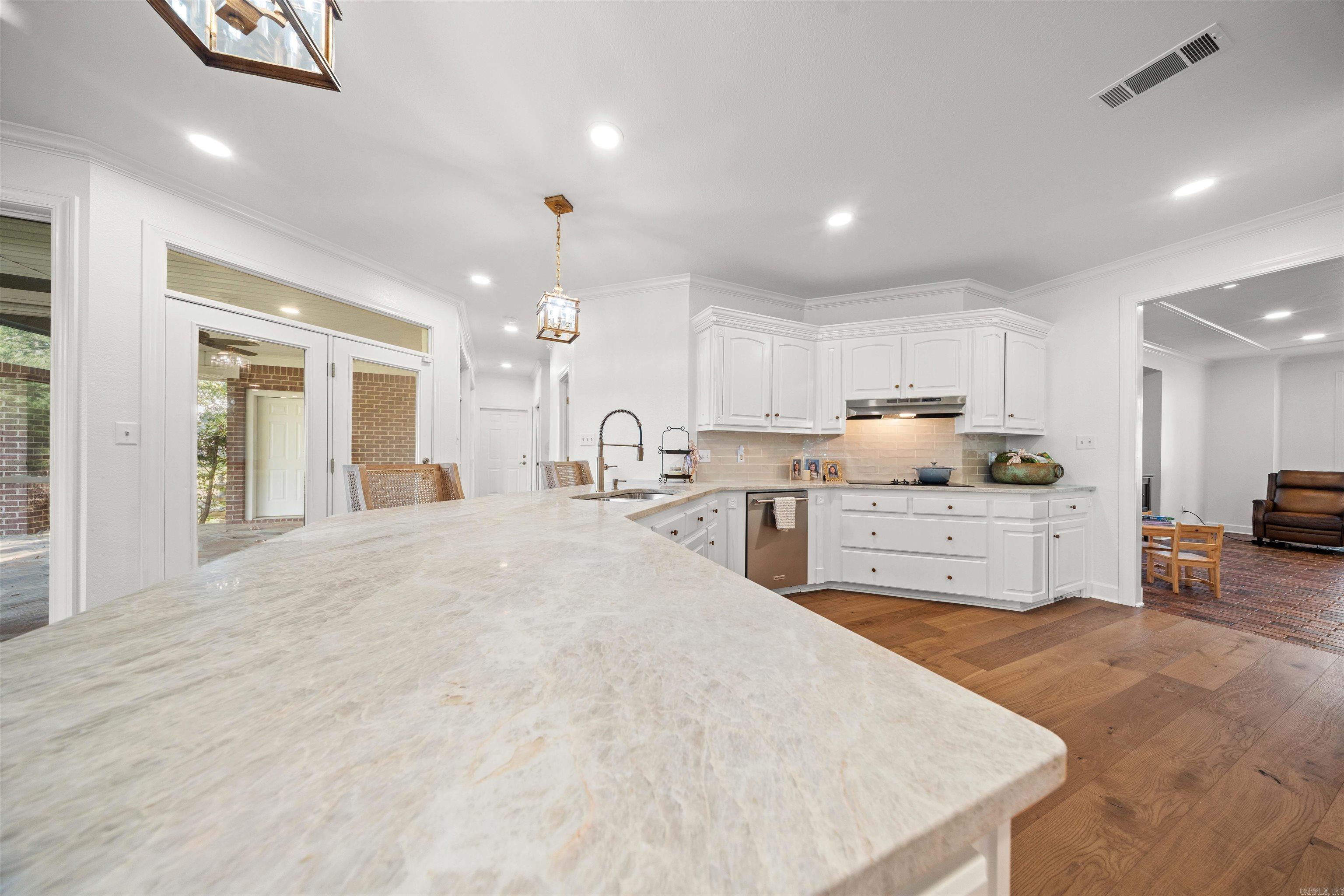 5006 Colonial Court Property Photo 17