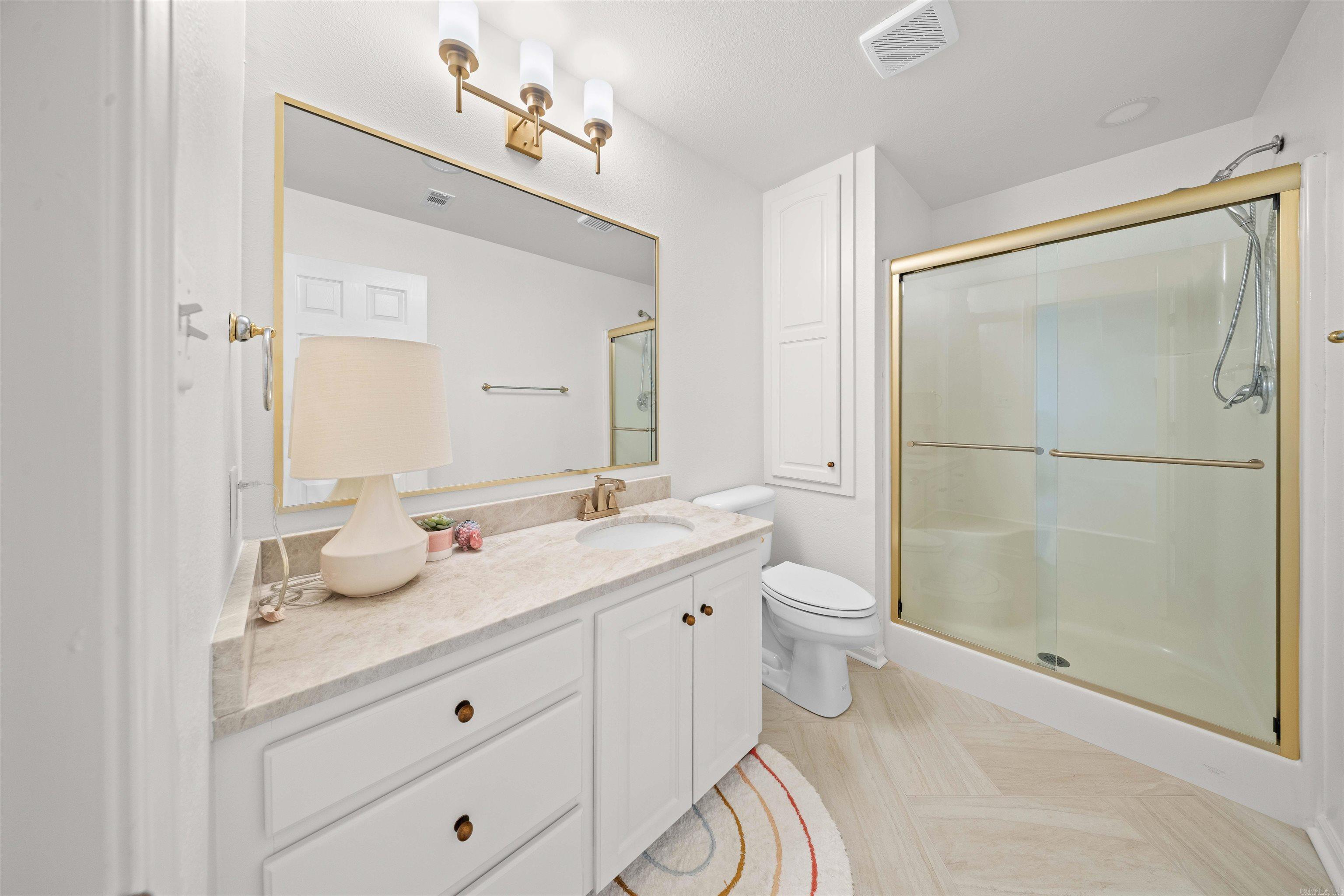 5006 Colonial Court Property Photo 45
