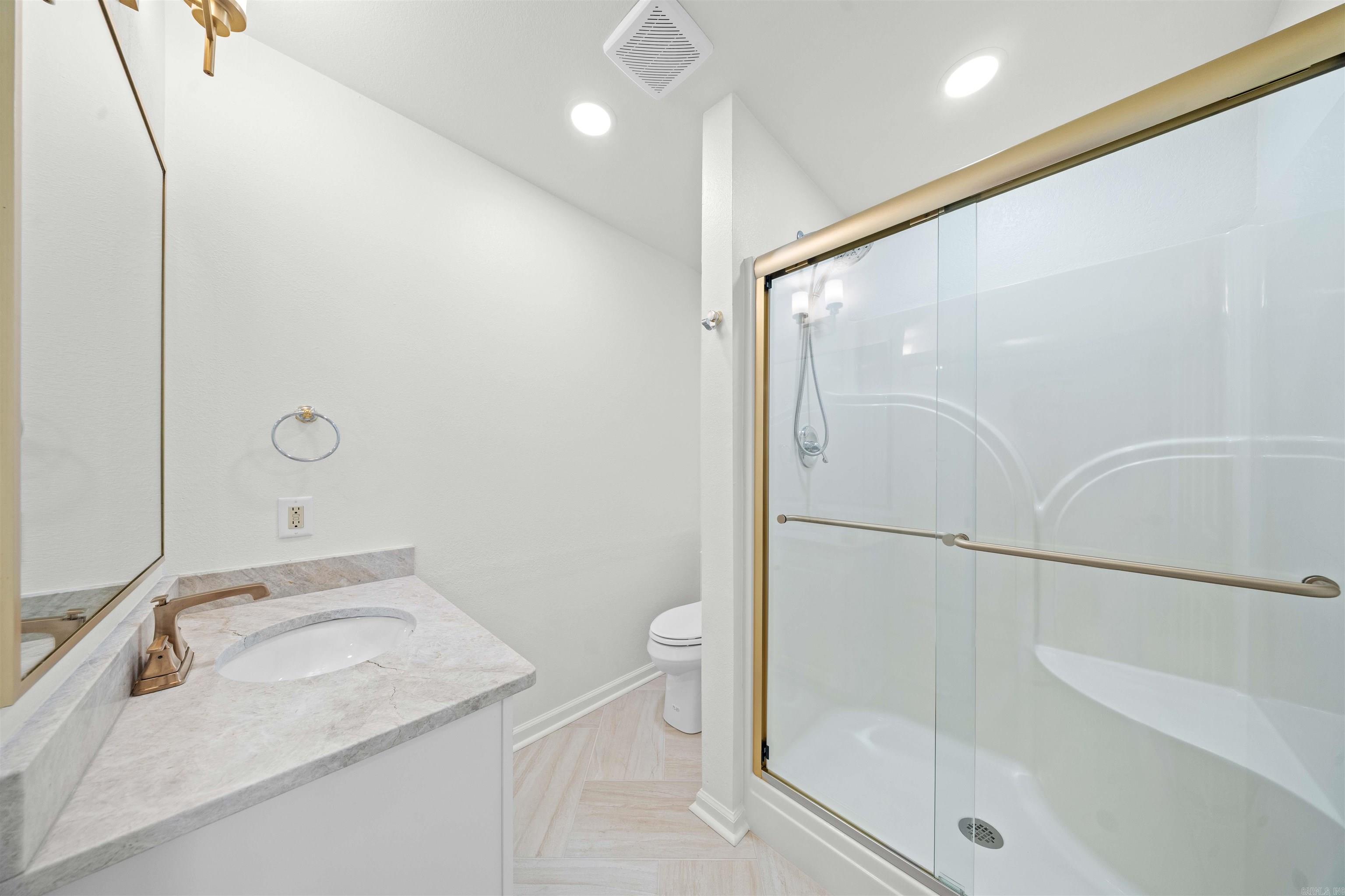 5006 Colonial Court Property Photo 47