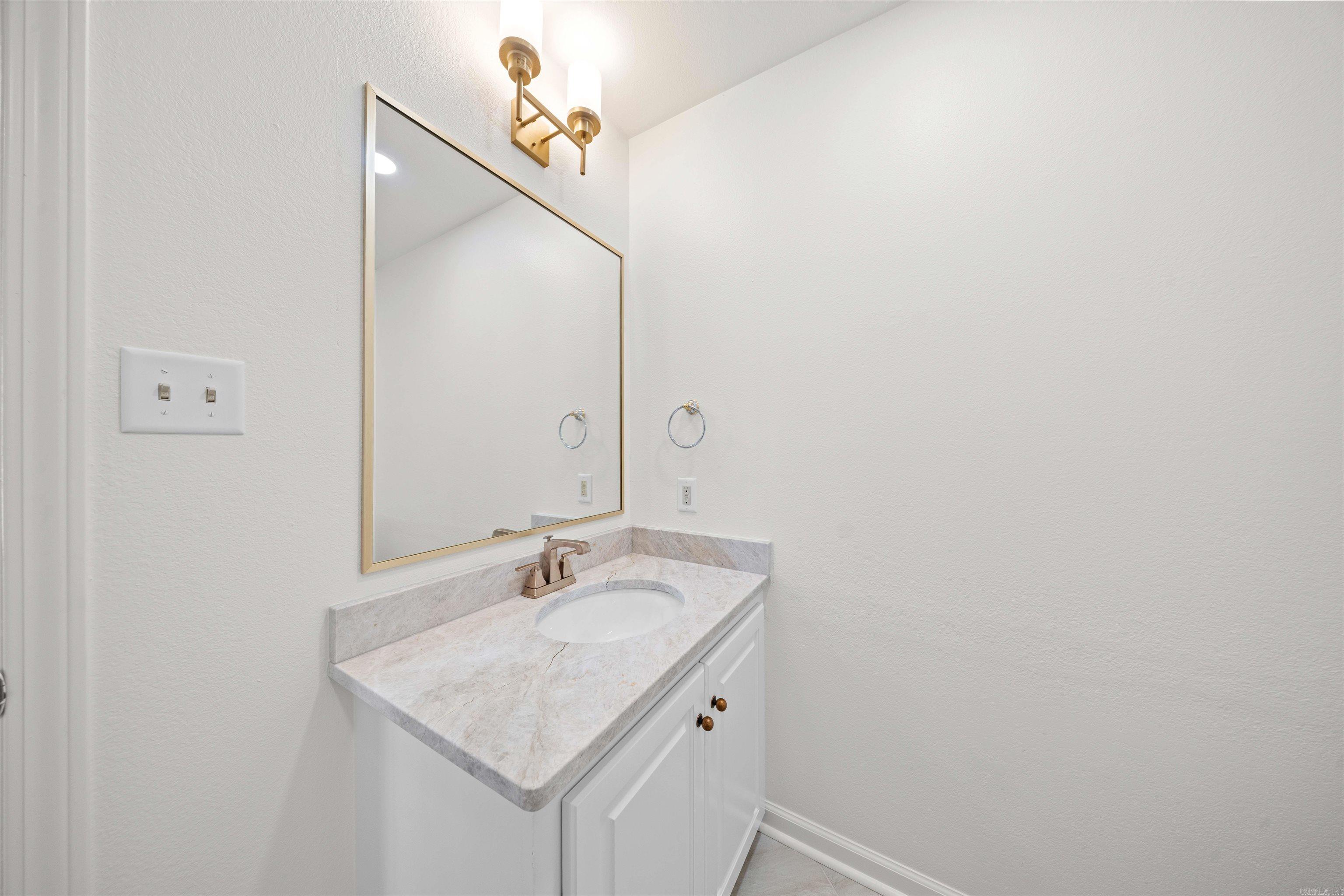 5006 Colonial Court Property Photo 48