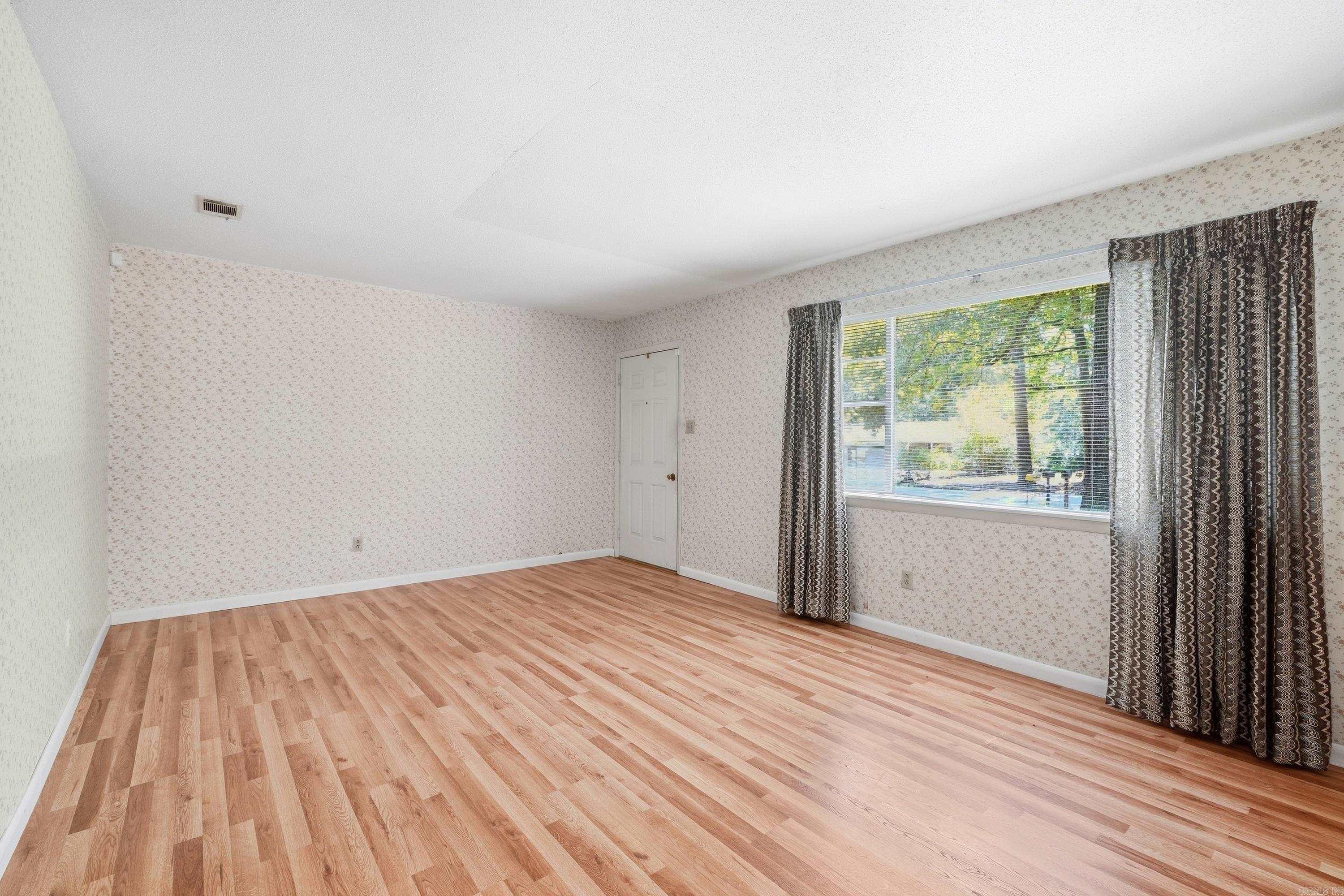 11408 Donnie Drive Property Photo 3