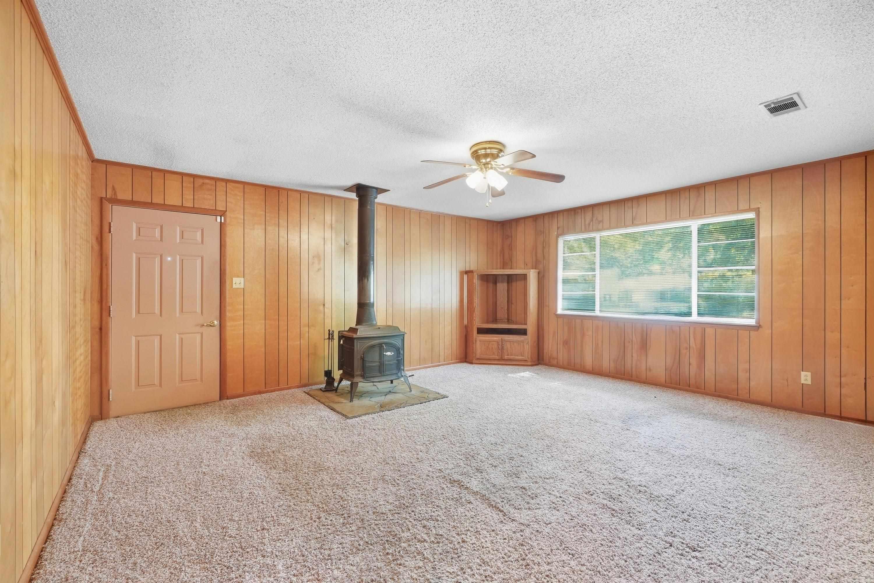 11408 Donnie Drive Property Photo 4