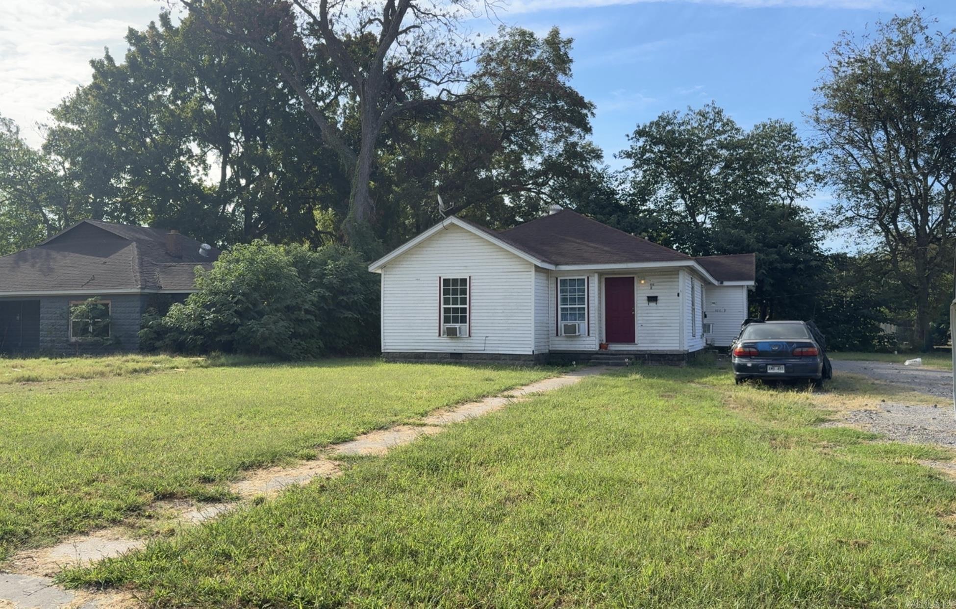 302 E Semmes Avenue Property Photo 2