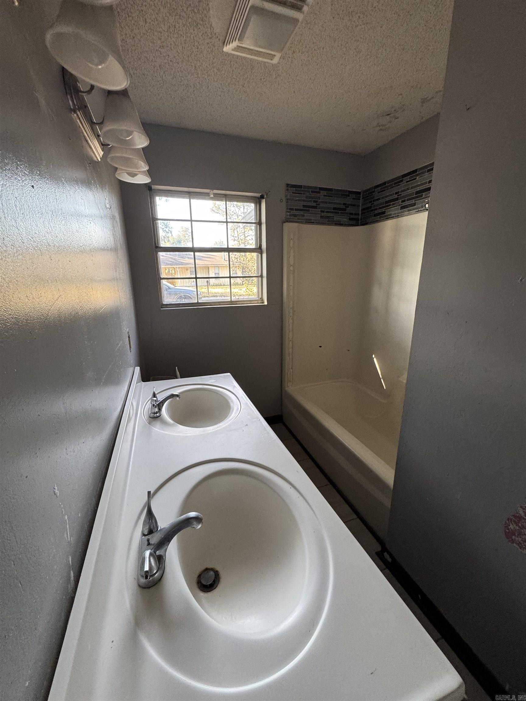 204 Truman Street Property Photo 6
