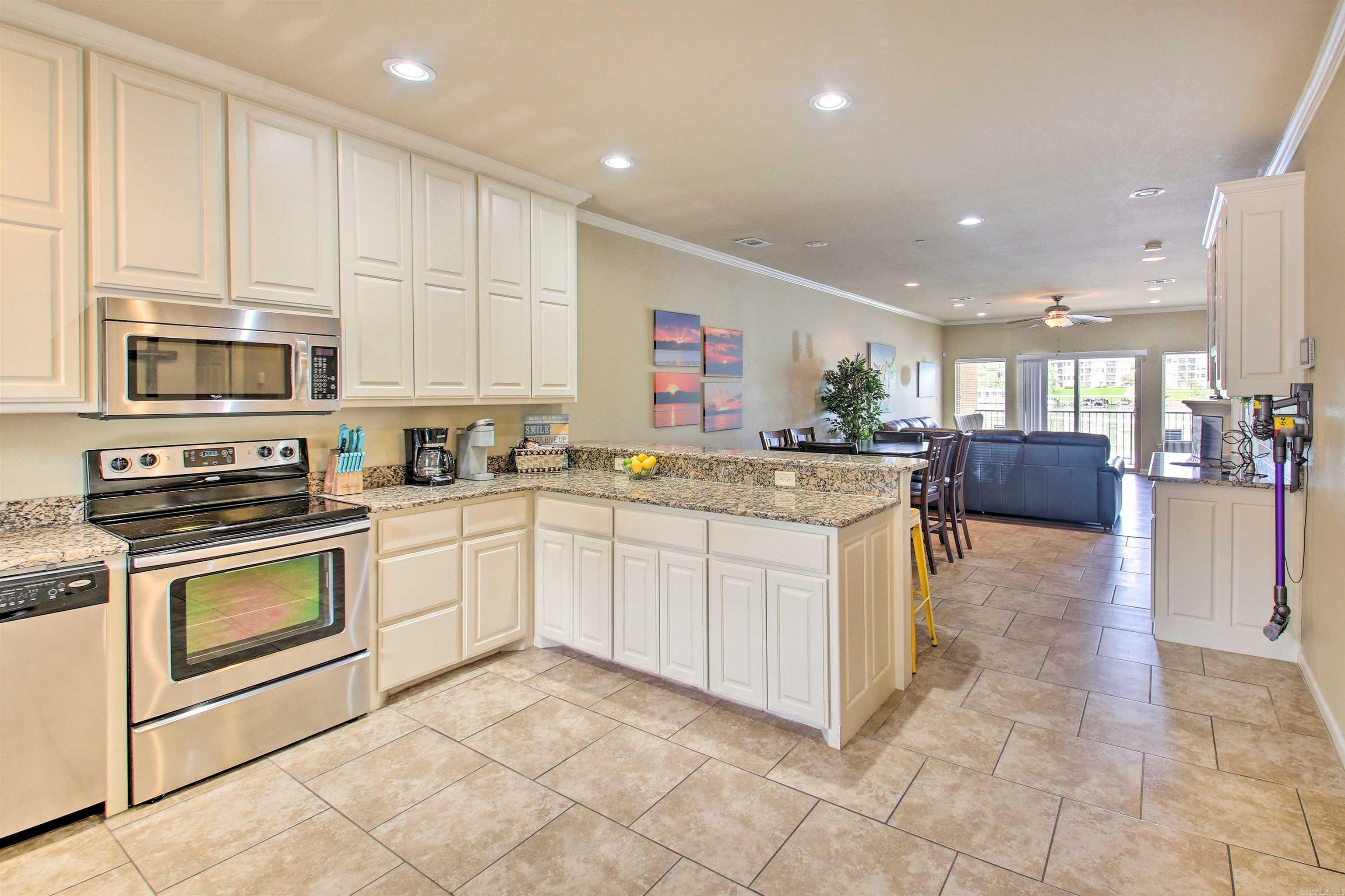 117 Lookout Pt Apt B3 Property Photo 3