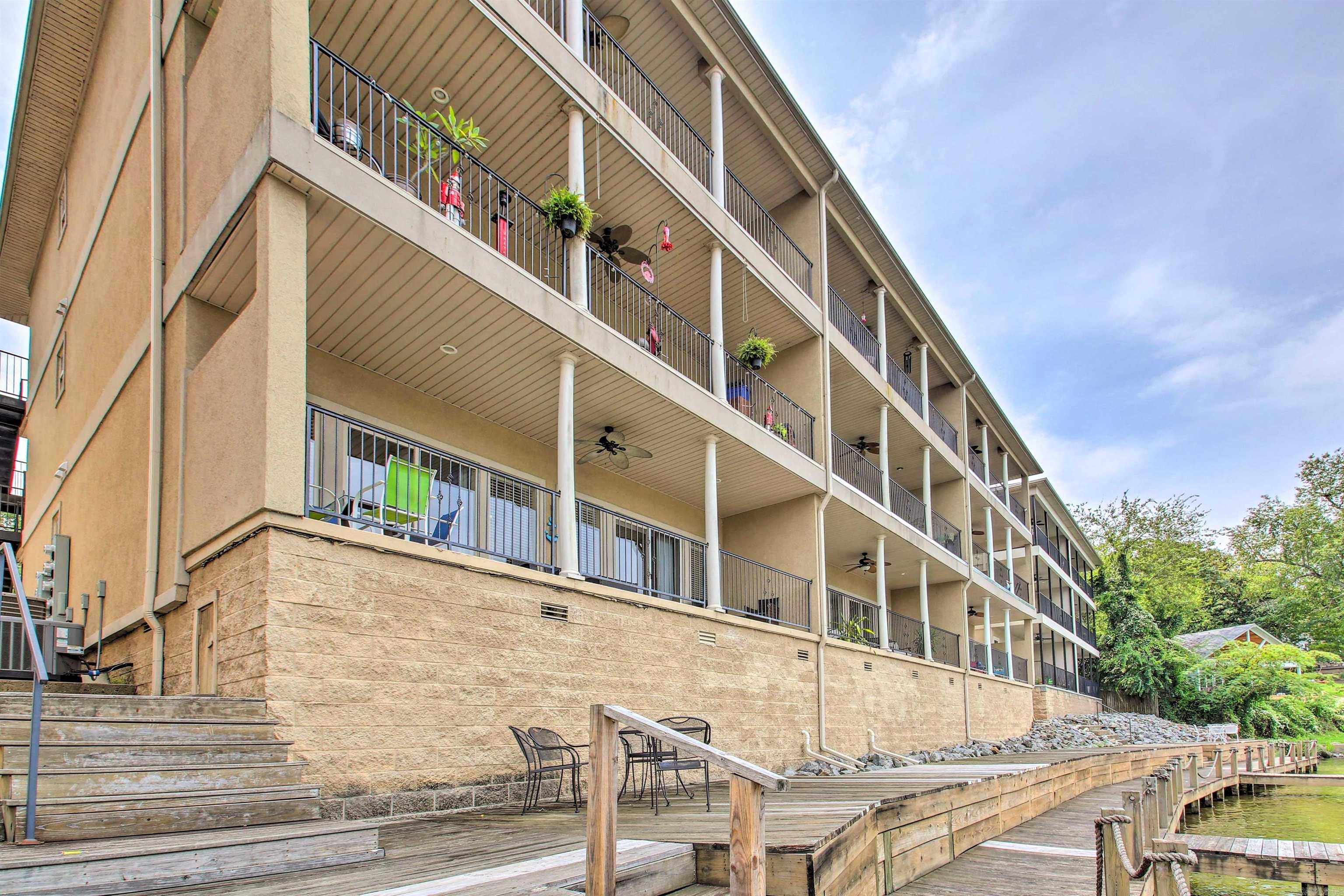117 Lookout Pt Apt B3 Property Photo 25