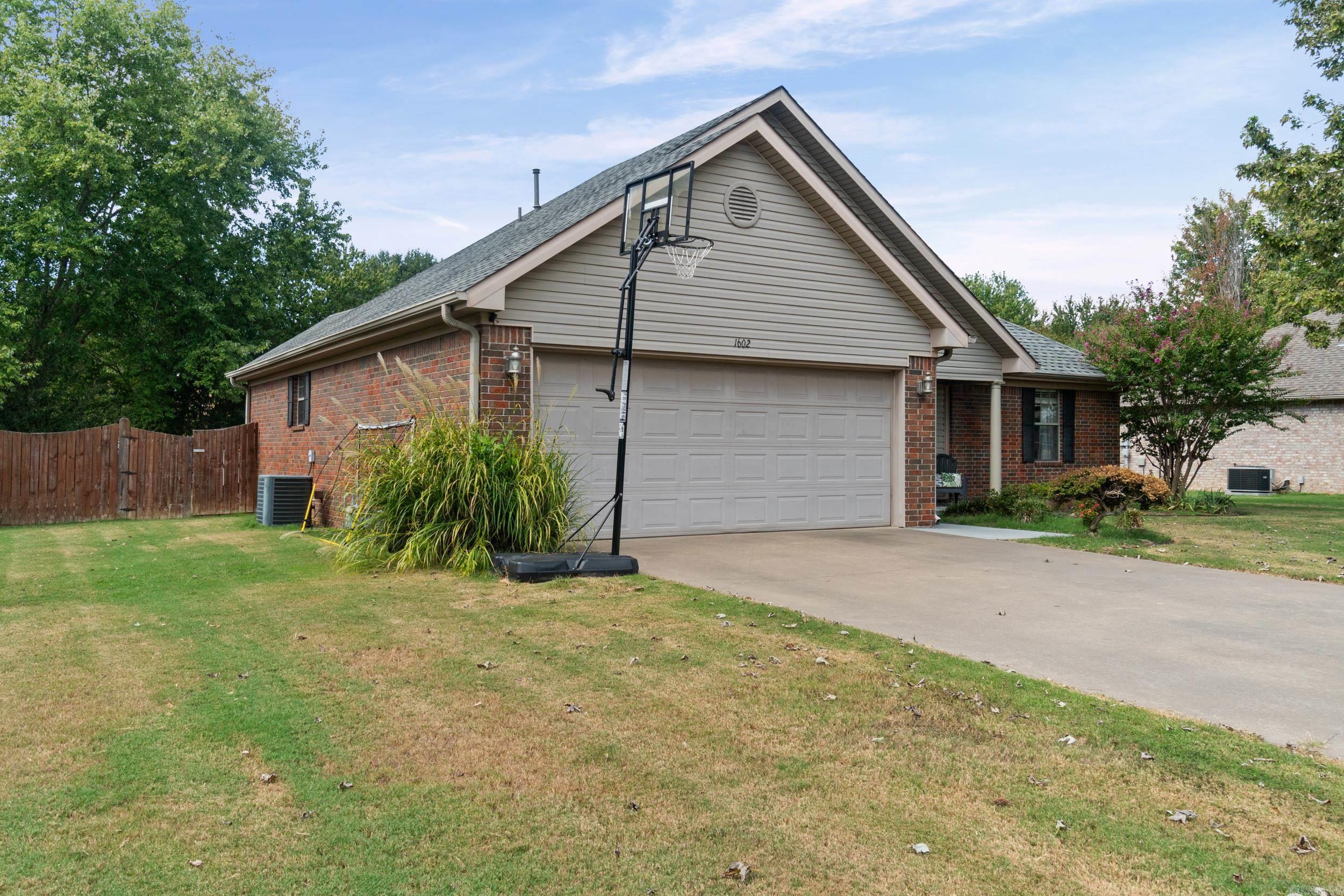 1602 Roes Ridge Property Photo 4