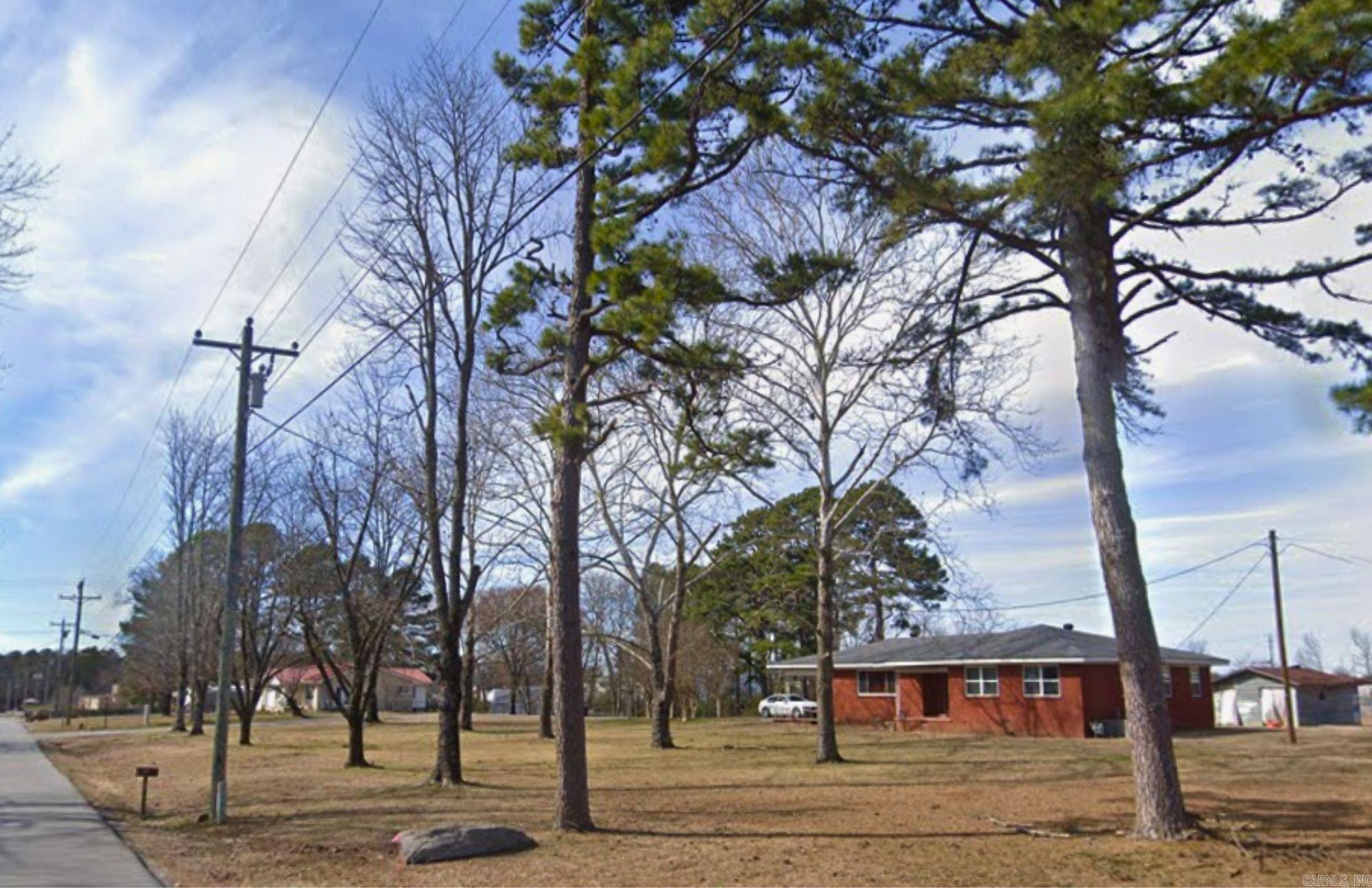 208 Trailwood Drive Property Photo 2