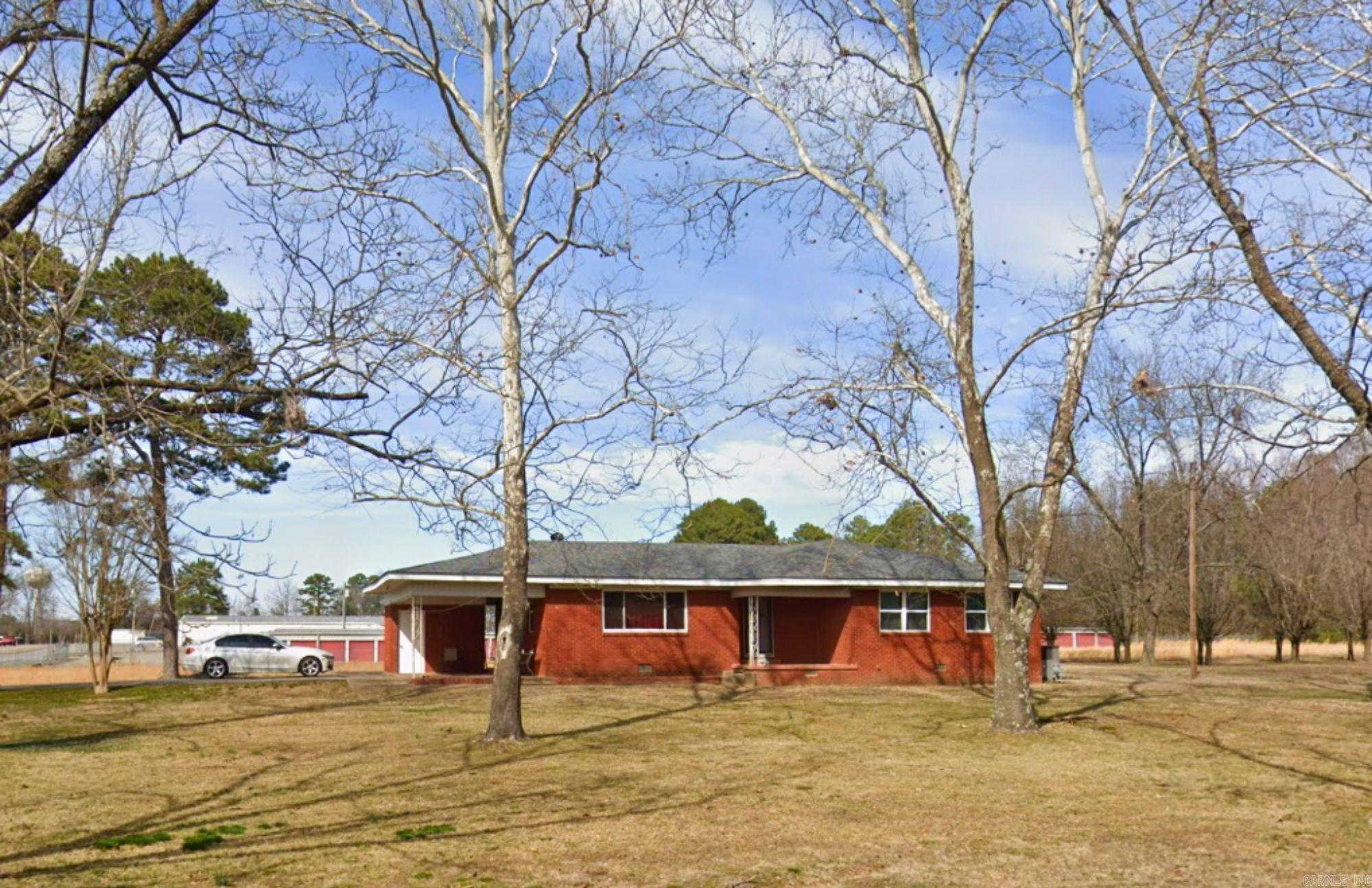 208 Trailwood Drive Property Photo 3