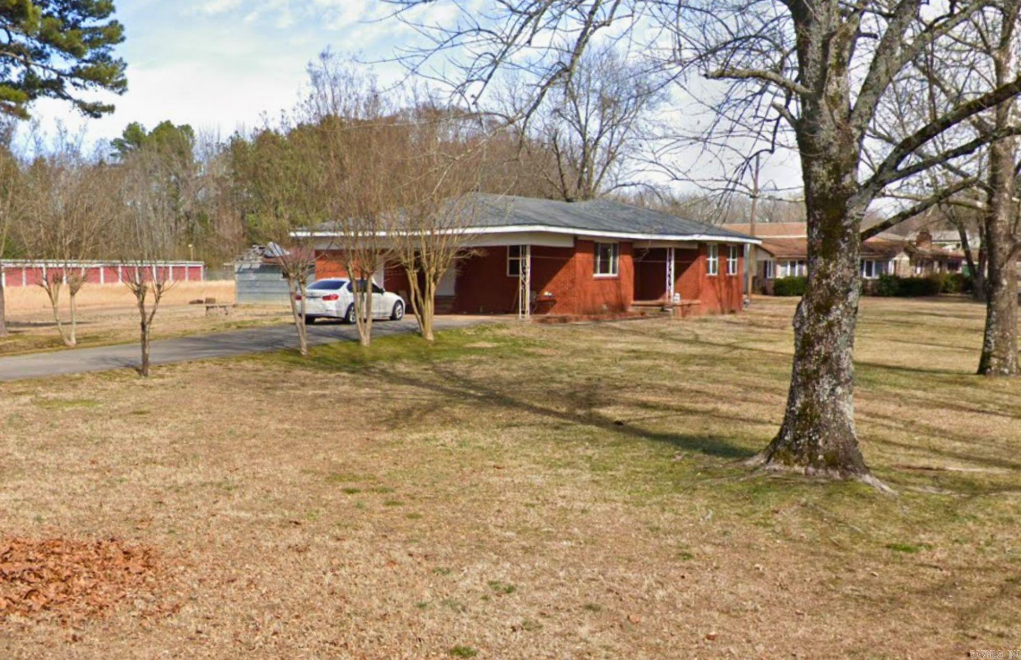 208 Trailwood Drive Property Photo 4