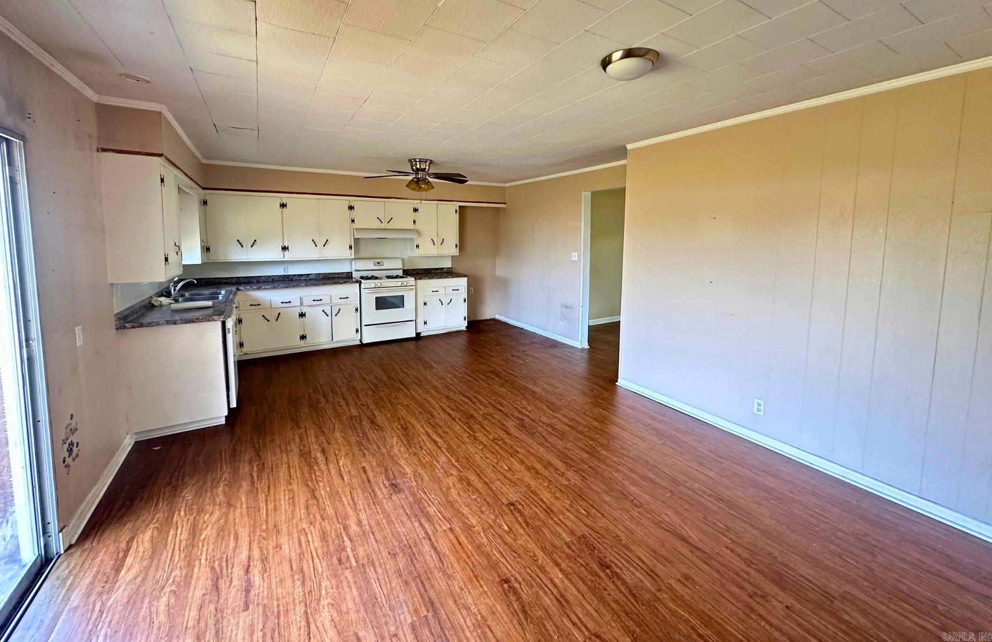 208 Trailwood Drive Property Photo 8