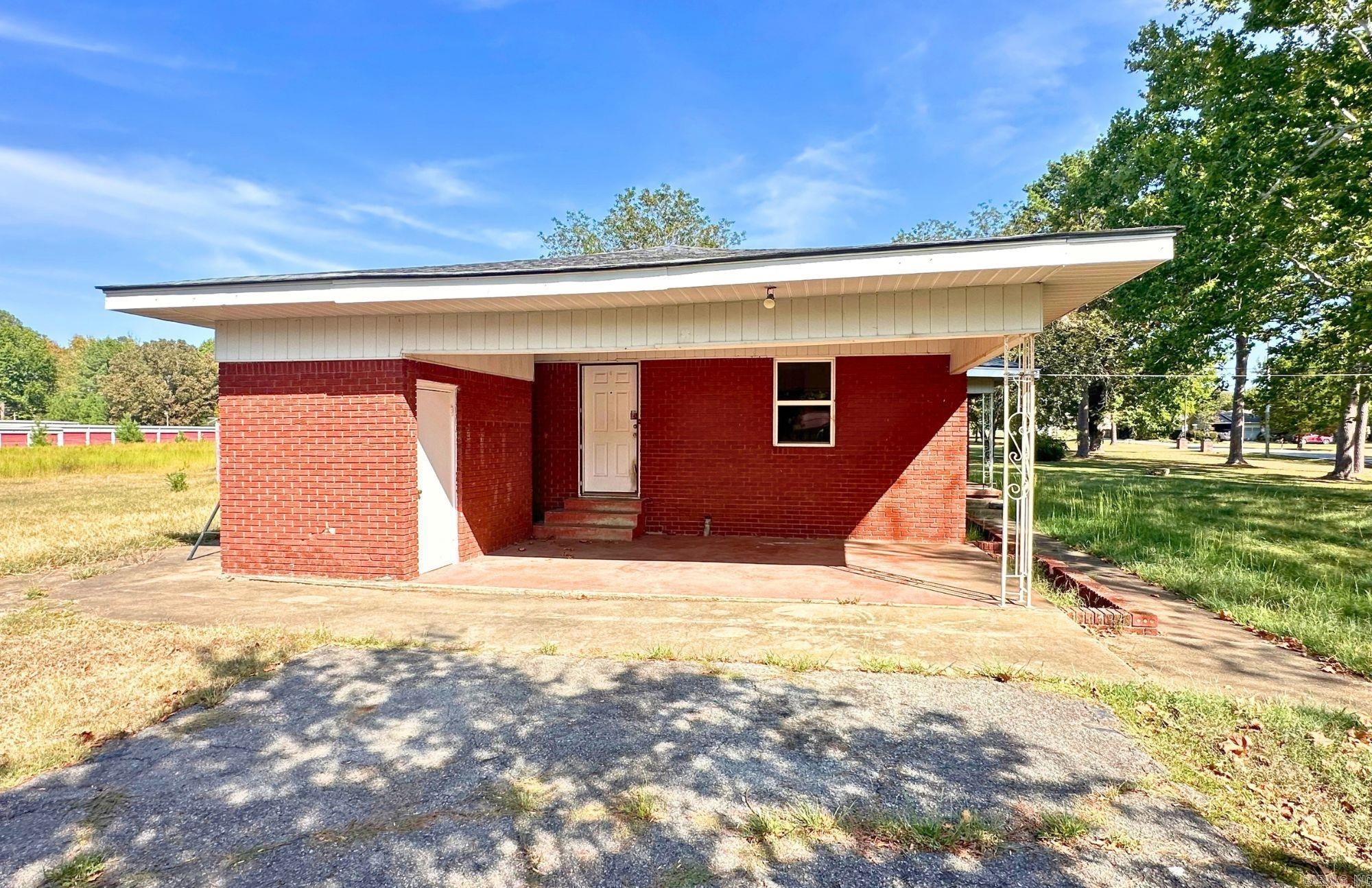 208 Trailwood Drive Property Photo 16