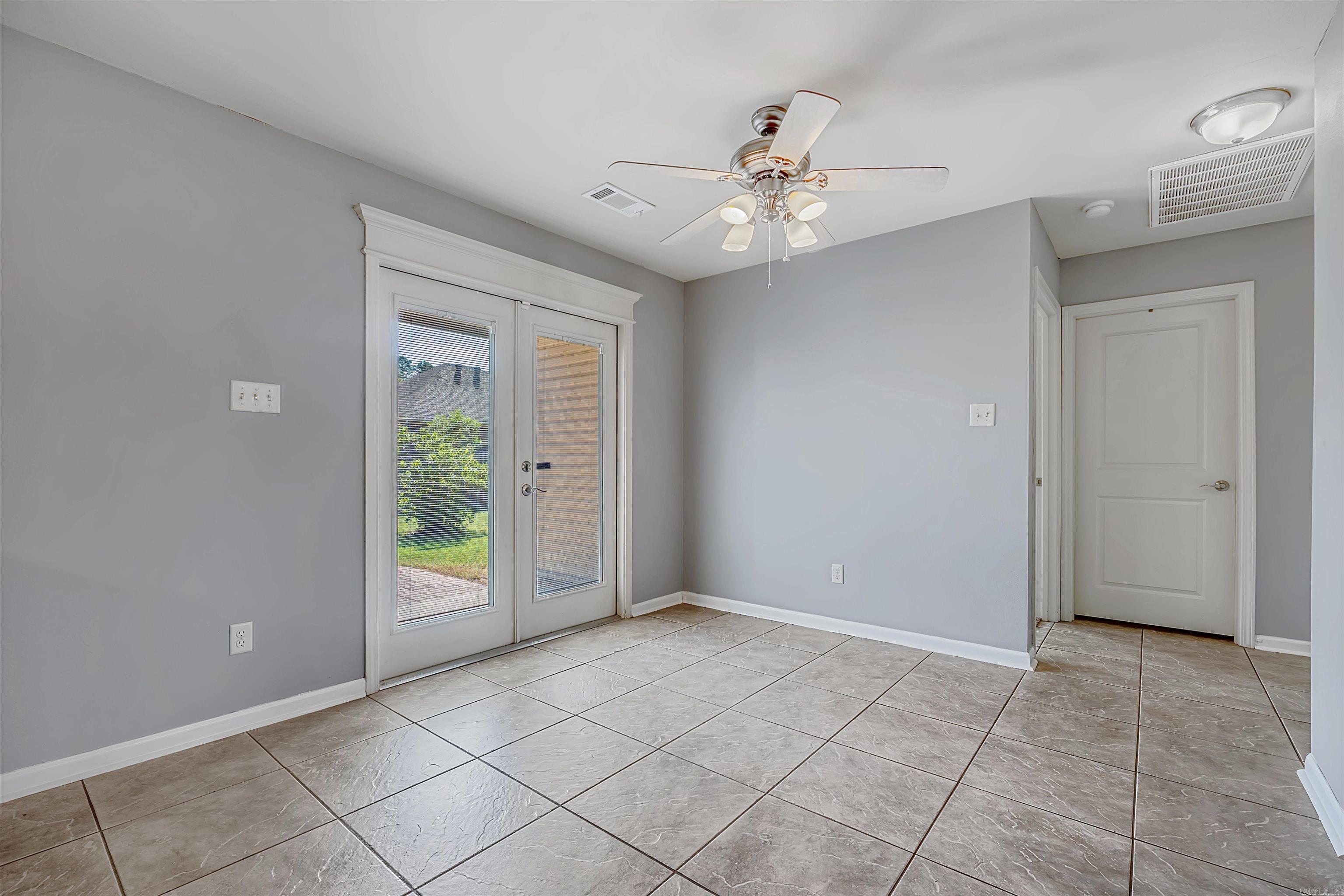 2802 Roset Lane Property Photo 8