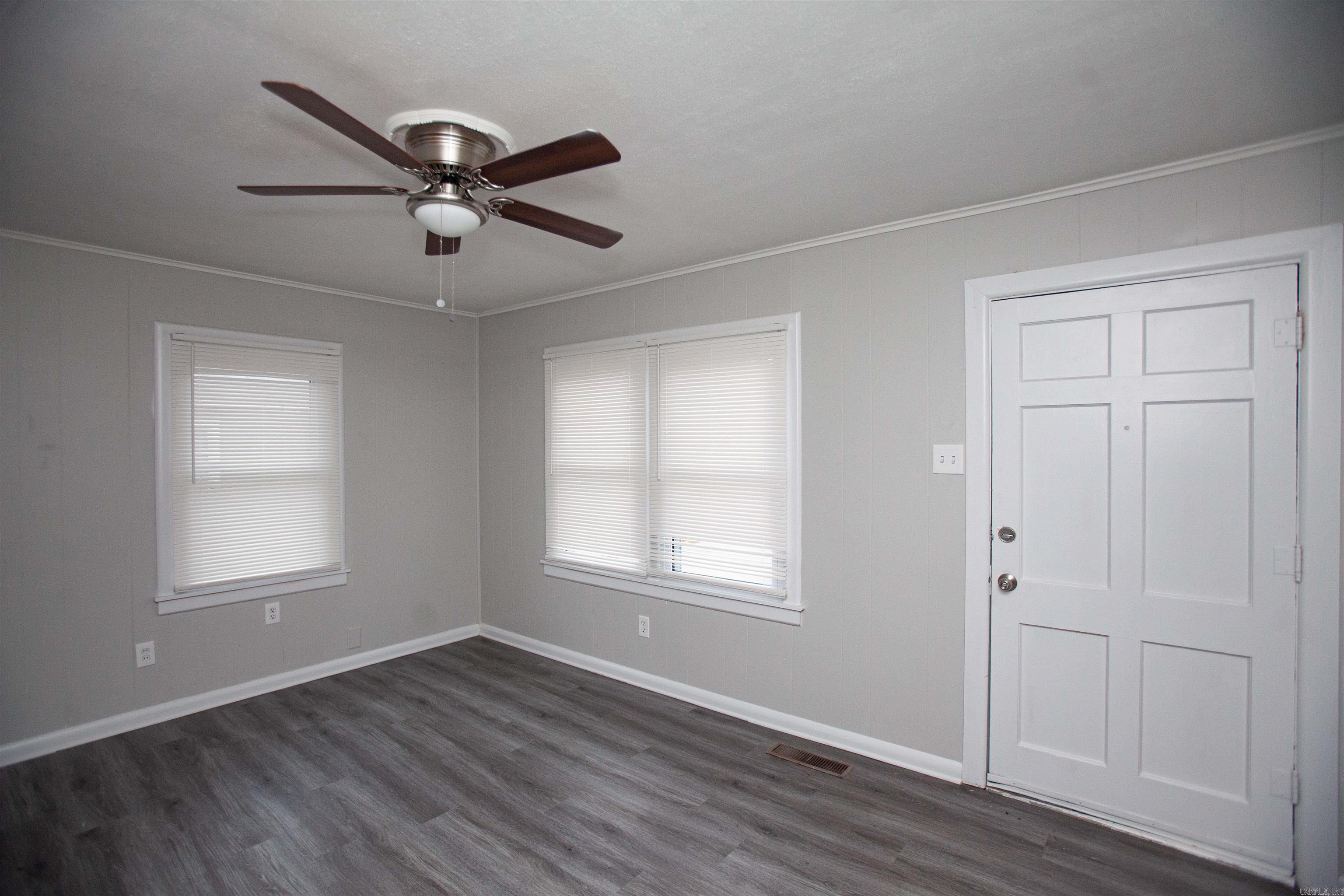 518 Pollock Street Property Photo 3