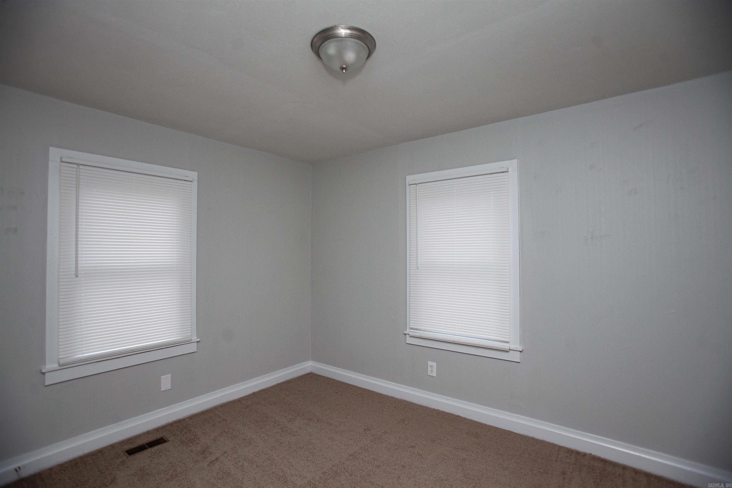 518 Pollock Street Property Photo 7