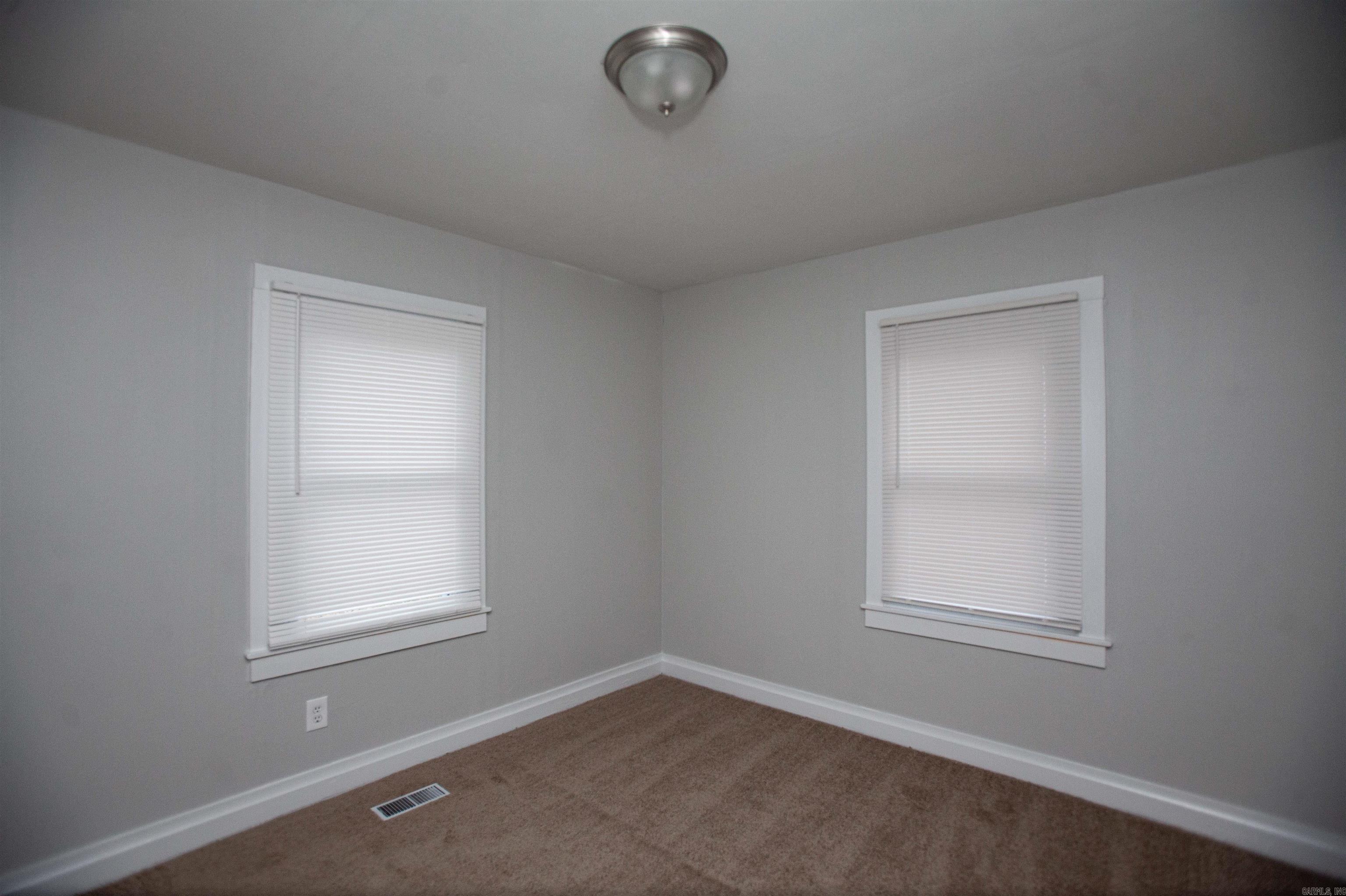 518 Pollock Street Property Photo 8