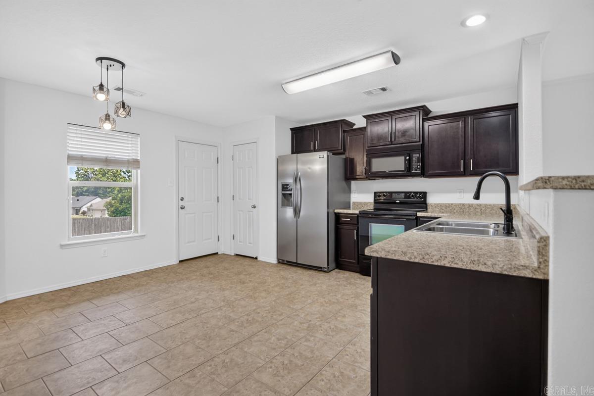 102 Riveria Cove Property Photo 8