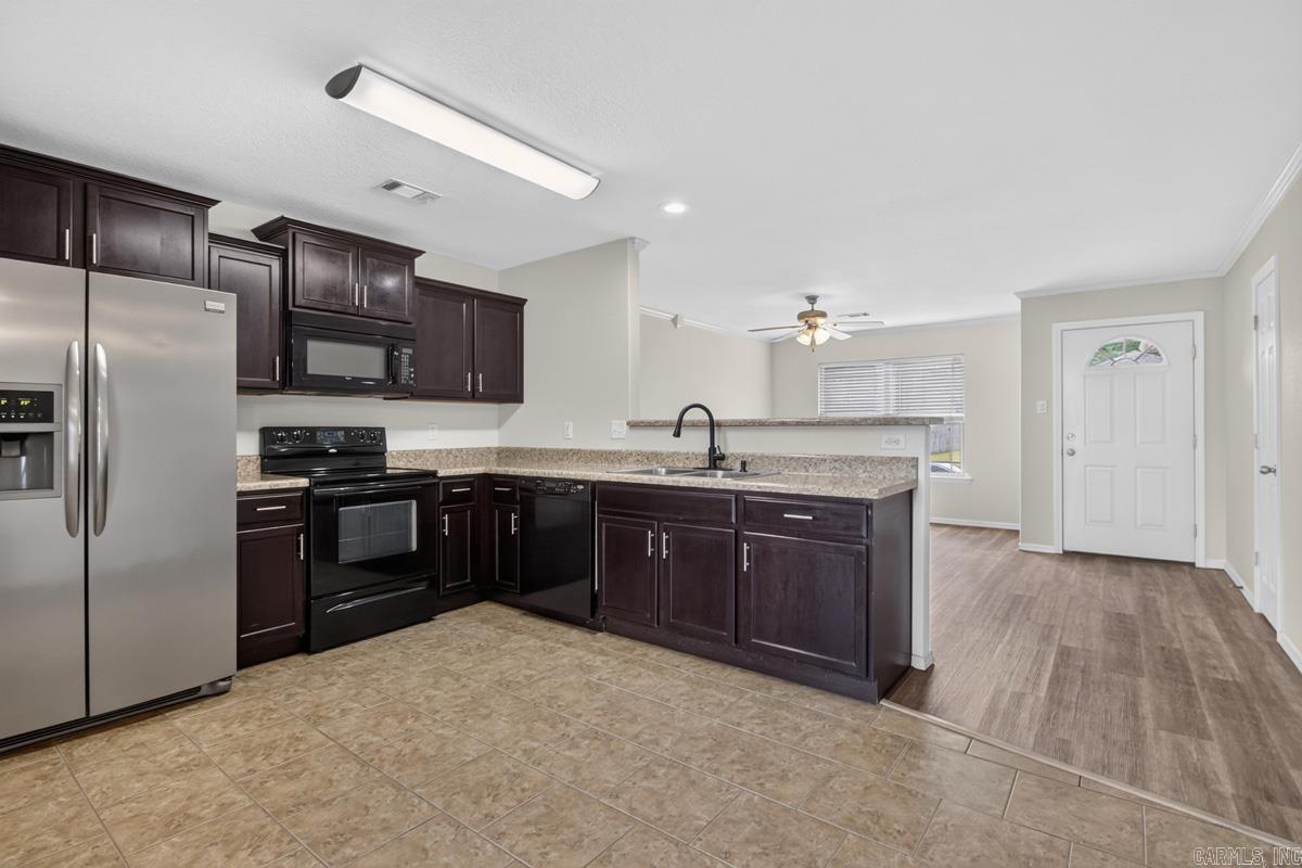 102 Riveria Cove Property Photo 10
