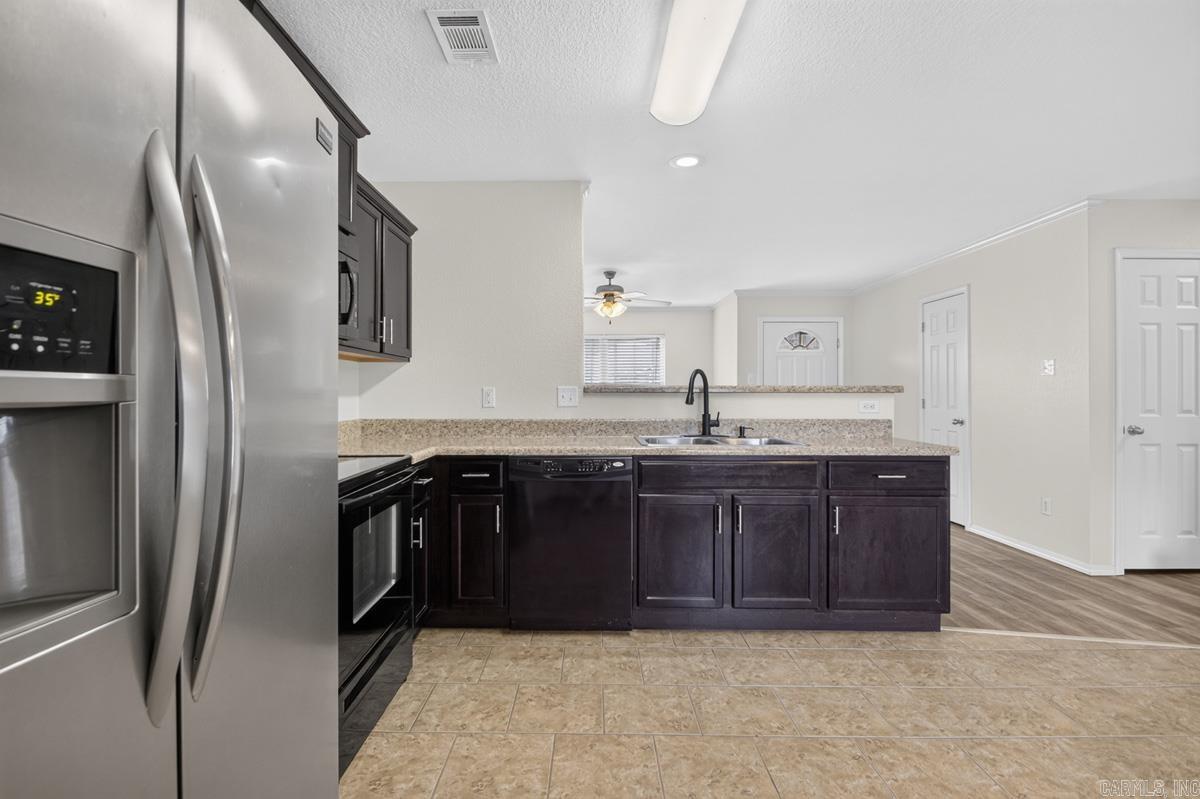 102 Riveria Cove Property Photo 11
