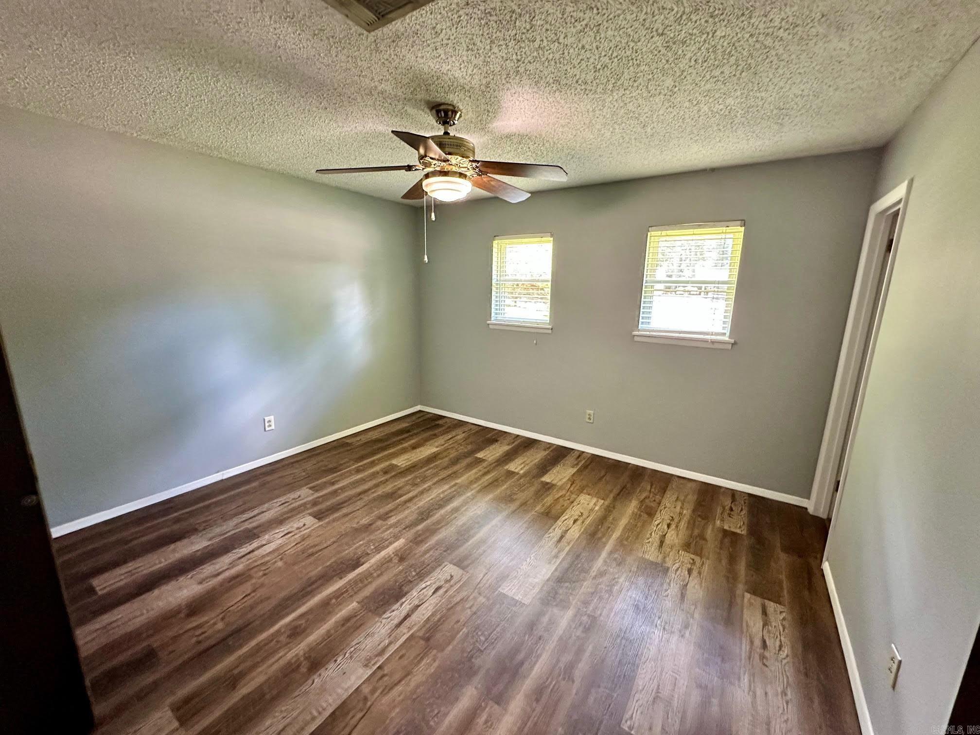 414 Newcomb Cove Property Photo 5