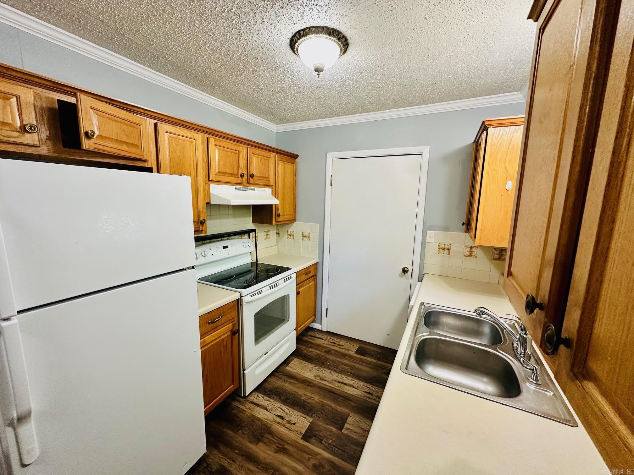 414 Newcomb Cove Property Photo 9