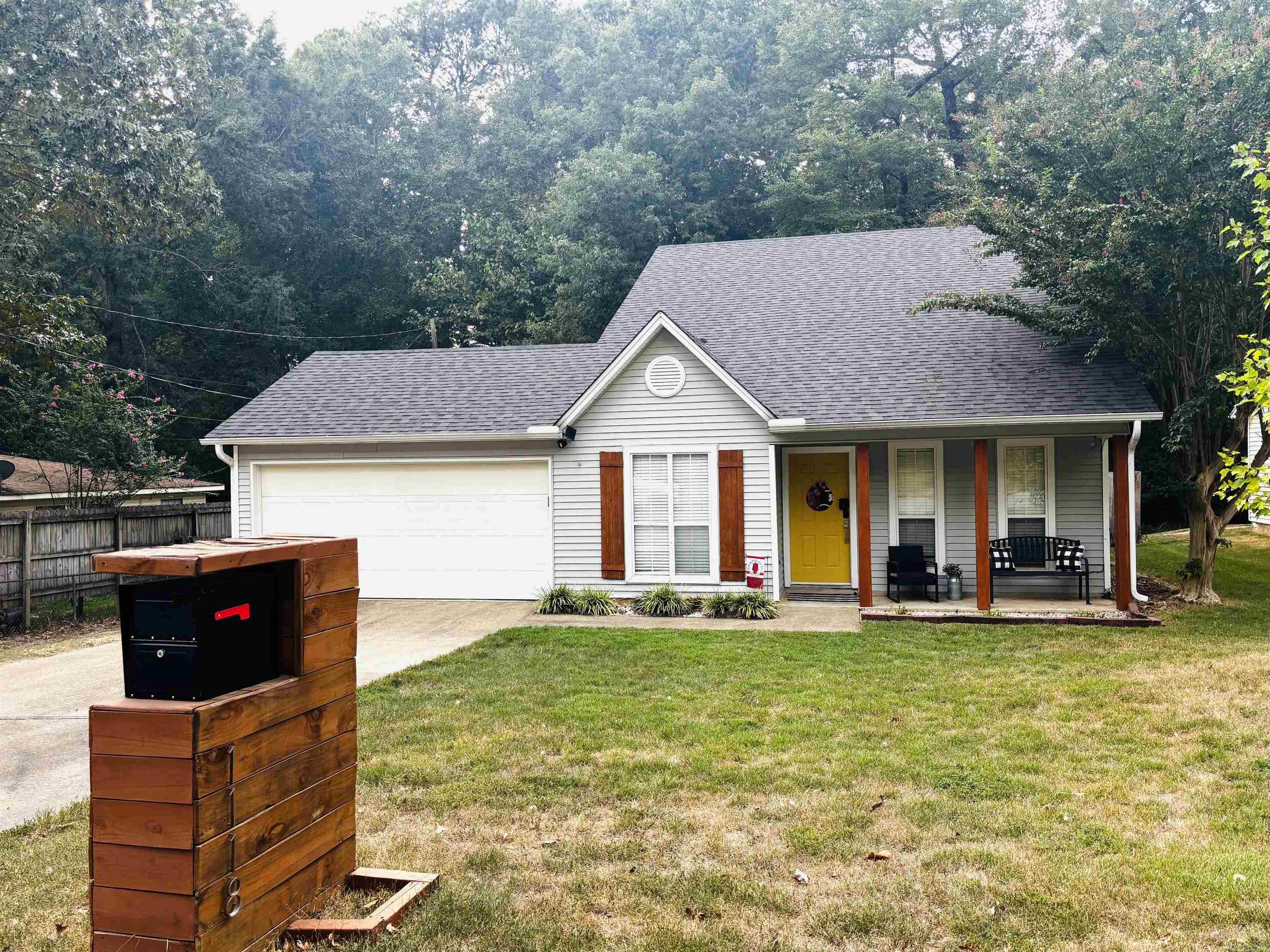 1118 Brookview Drive Property Photo 1