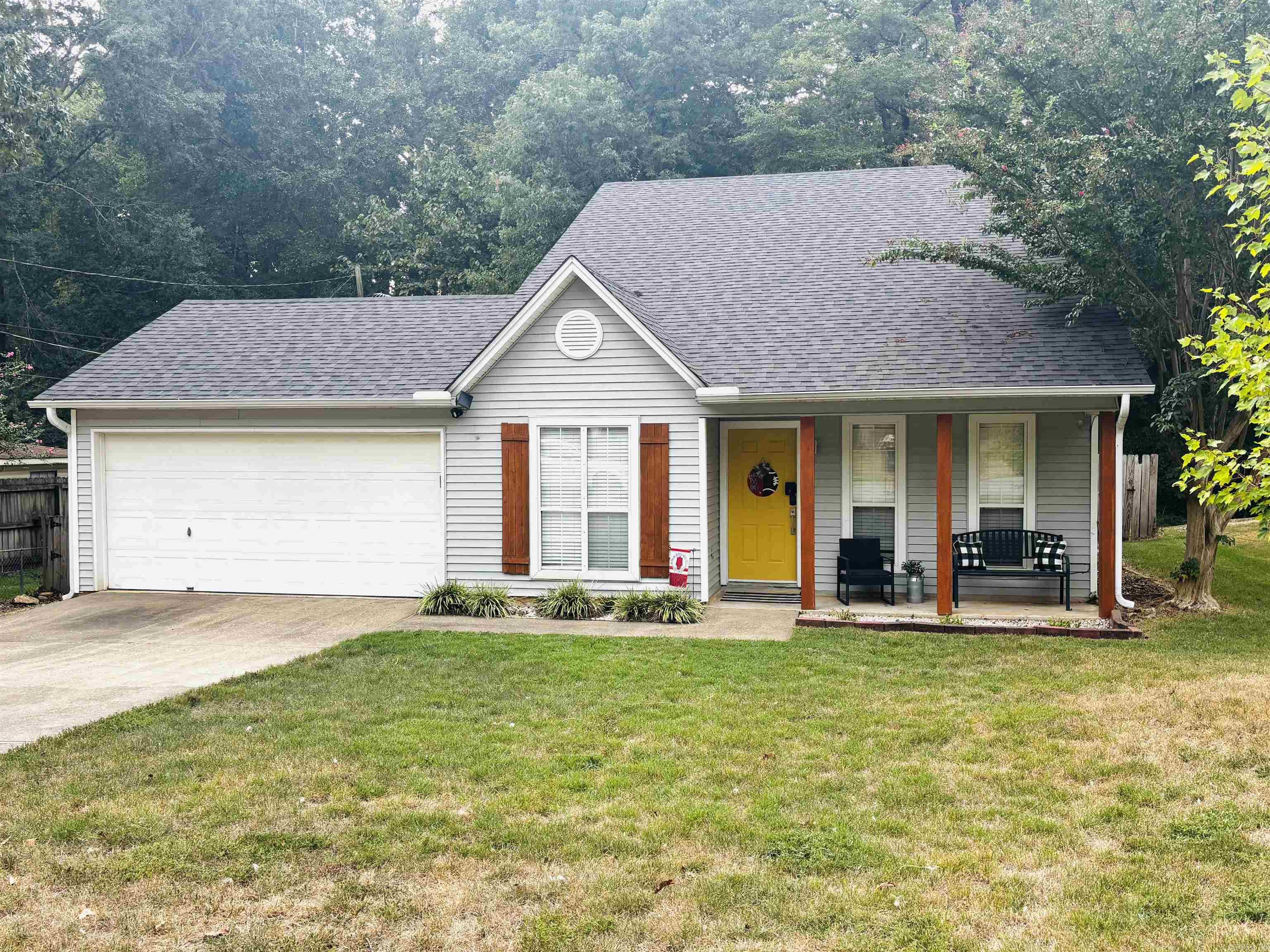 1118 Brookview Drive Property Photo 2