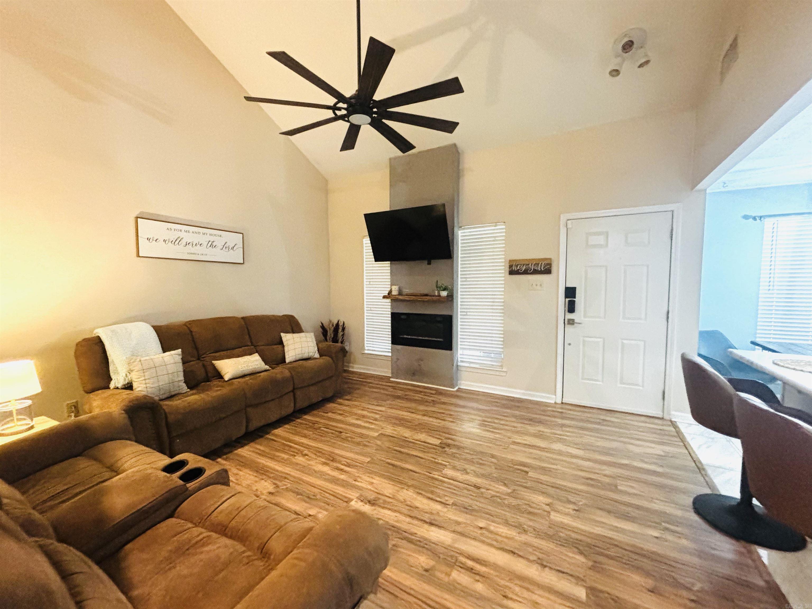 1118 Brookview Drive Property Photo 4