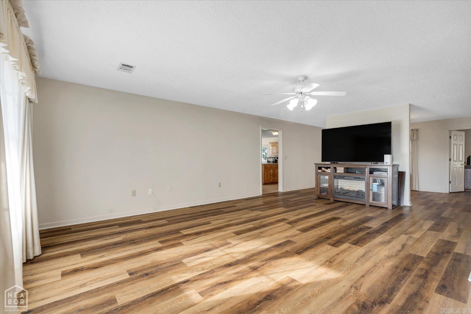 123 Dennis Street Property Photo 4