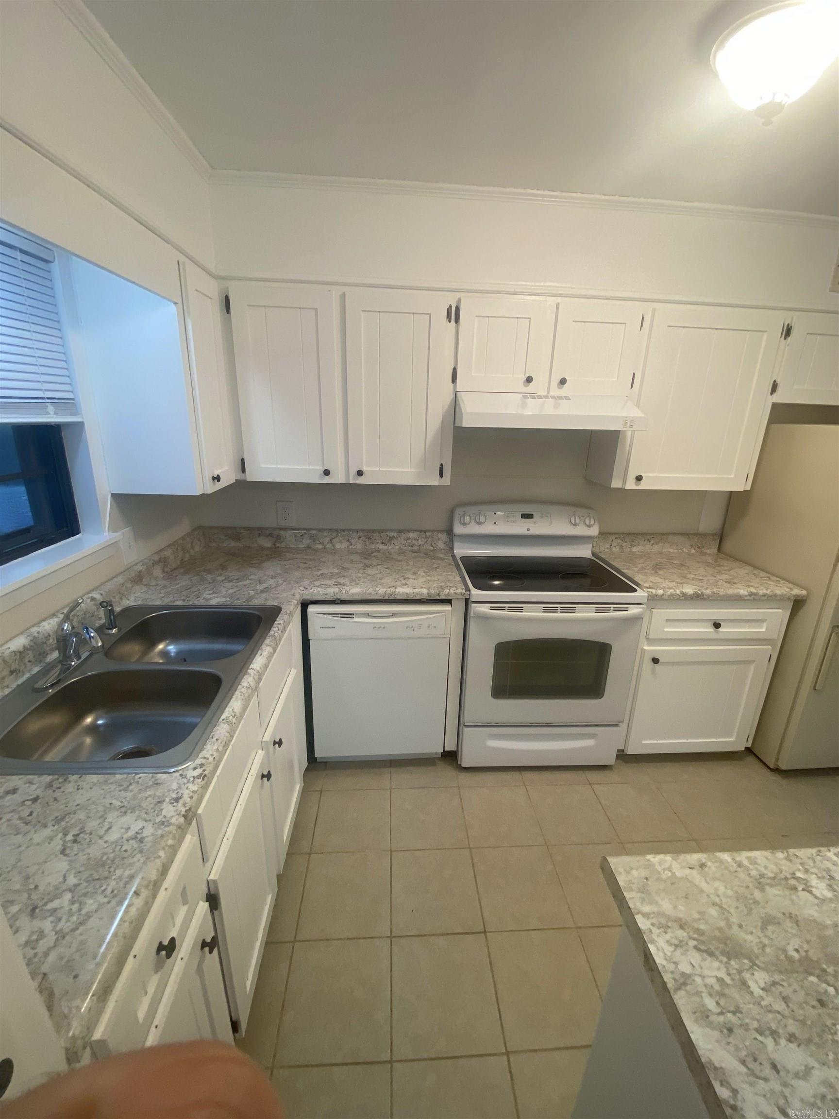 15 Jennifer St Property Photo 8