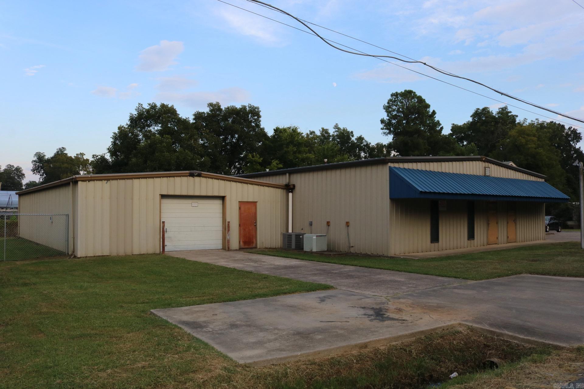 1301 E Martin Property Photo 4