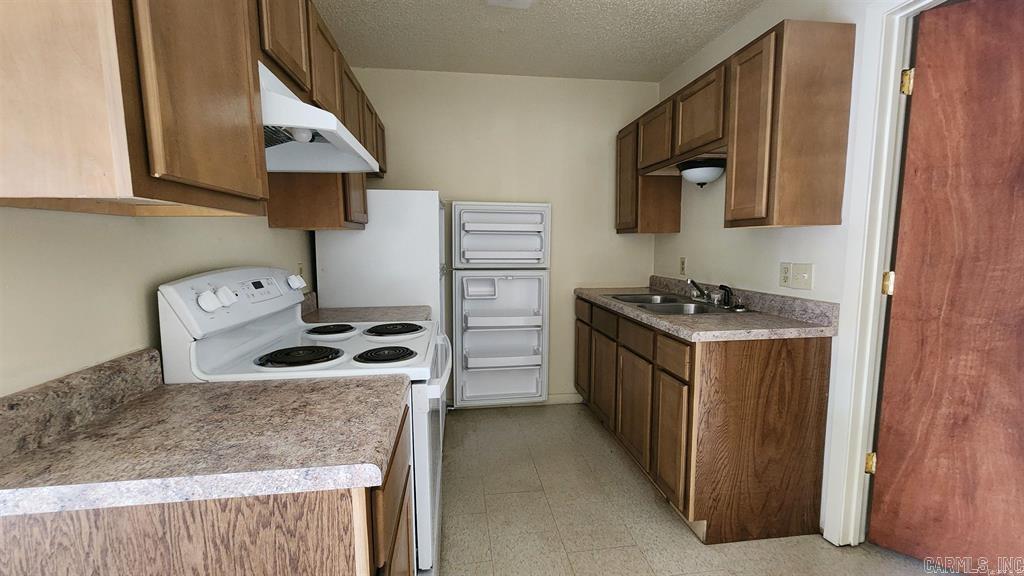 3720 Miramar Drive Property Photo 4