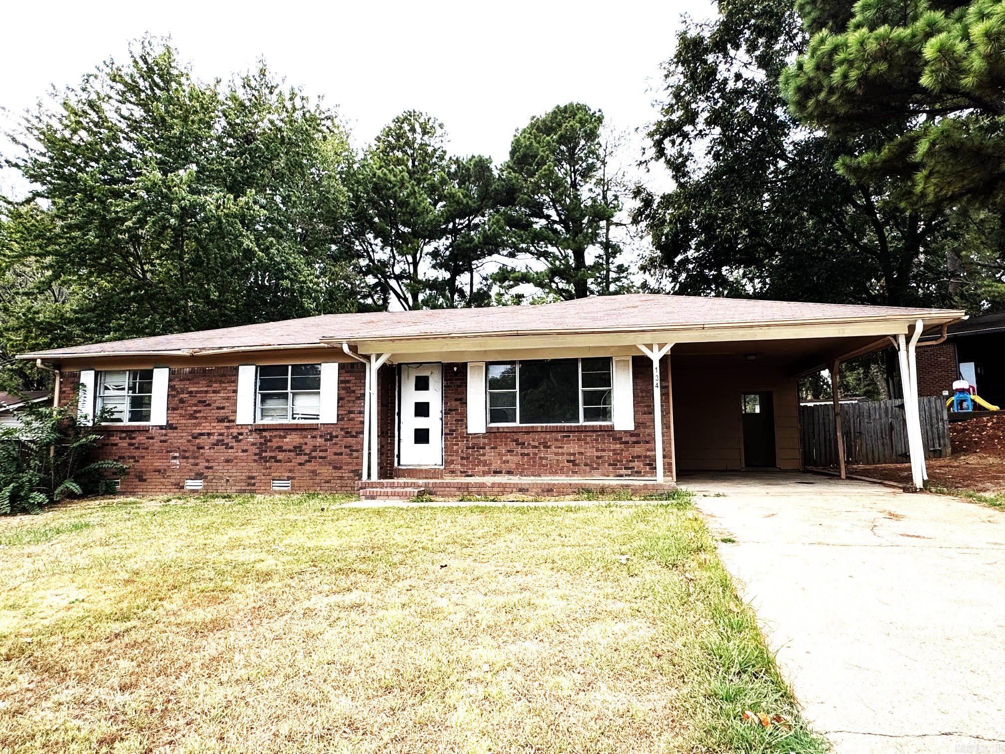 134 Lombardy Ln Property Photo 1