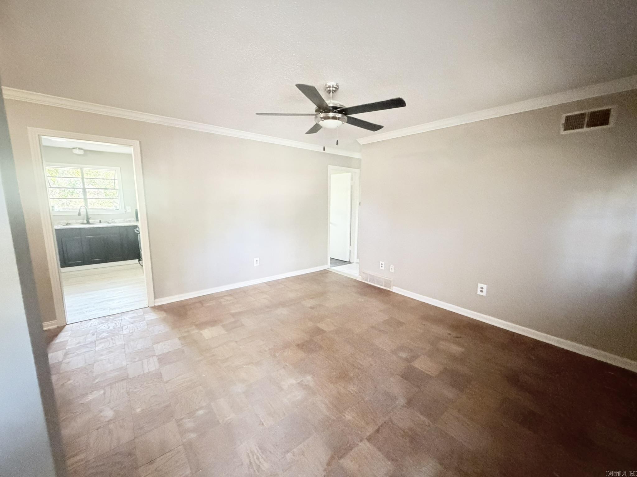 820 Dover Road Property Photo 4