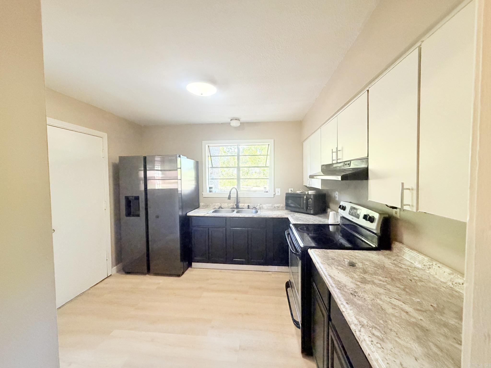 820 Dover Road Property Photo 5