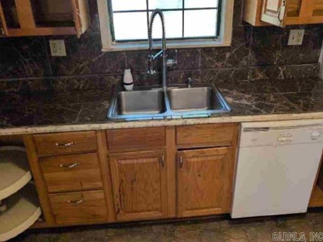 8913 Shady Drive Property Photo 6
