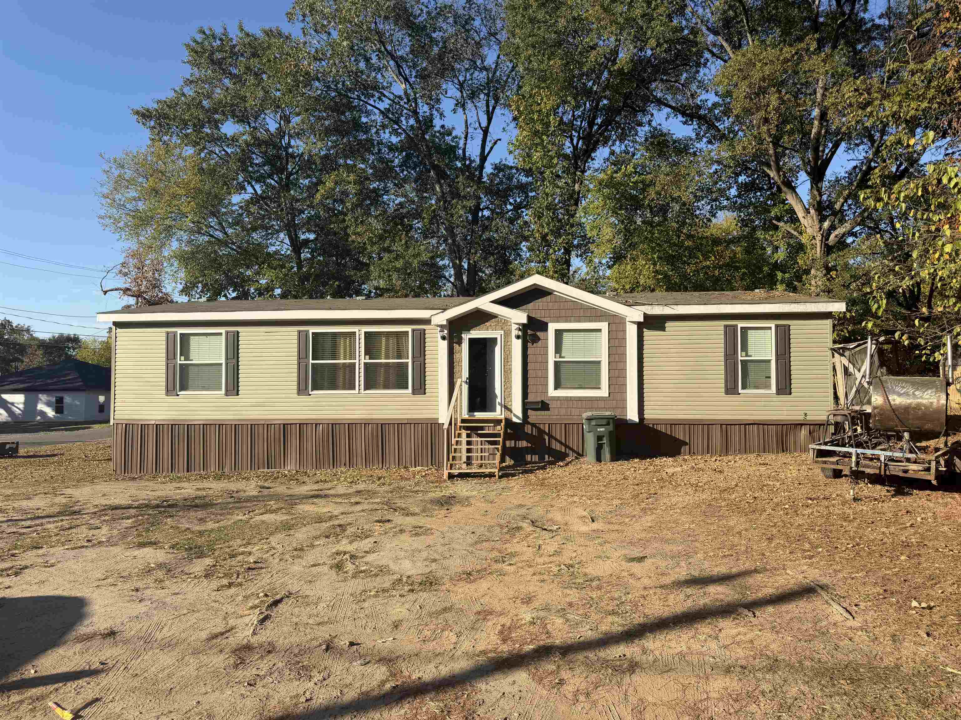 401 E JACKSON Property Photo 1