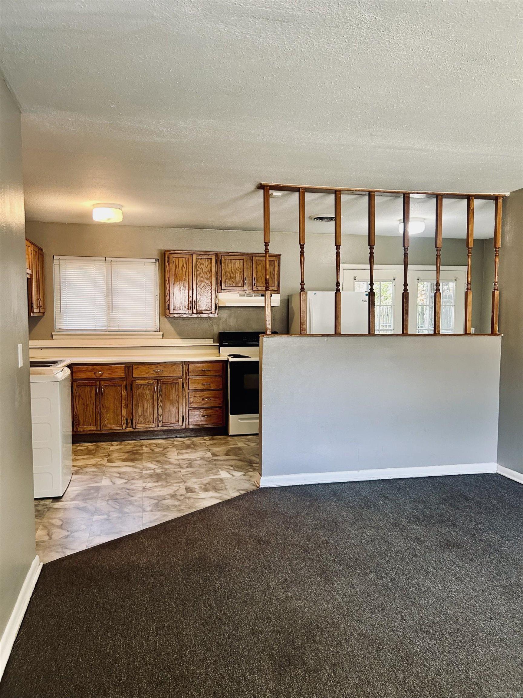 1305 Collins Drive Property Photo 2