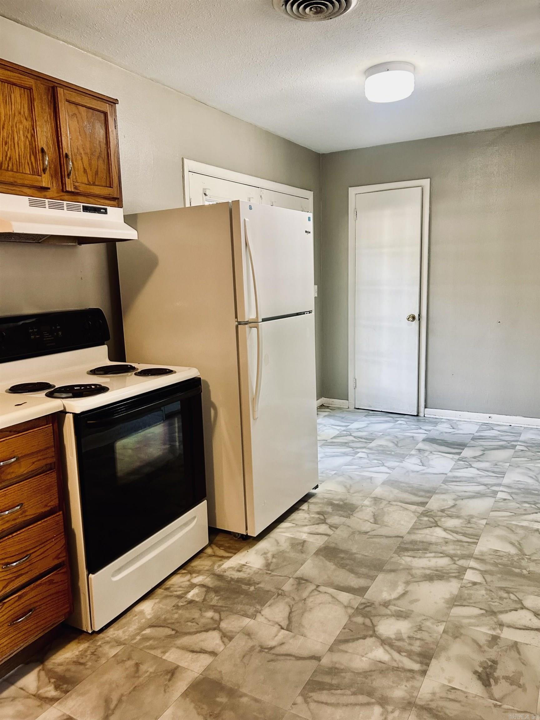 1305 Collins Drive Property Photo 4
