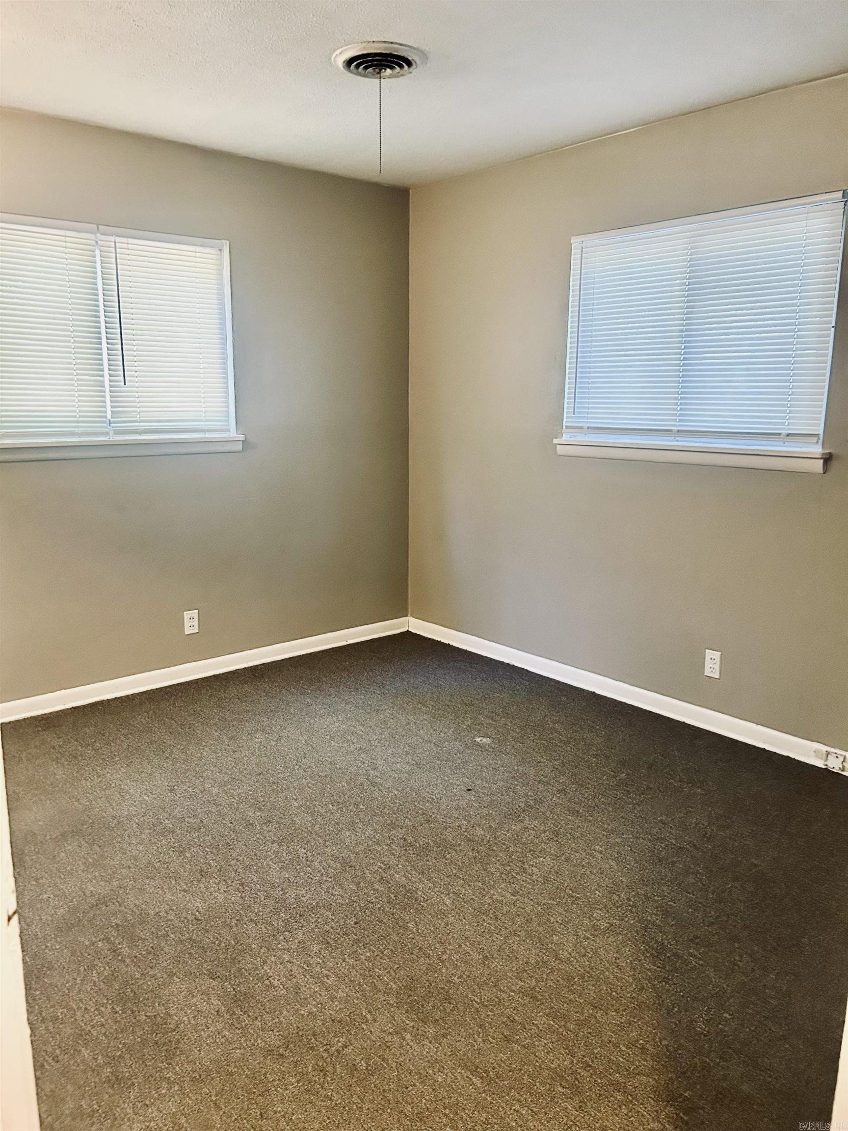 1305 Collins Drive Property Photo 9
