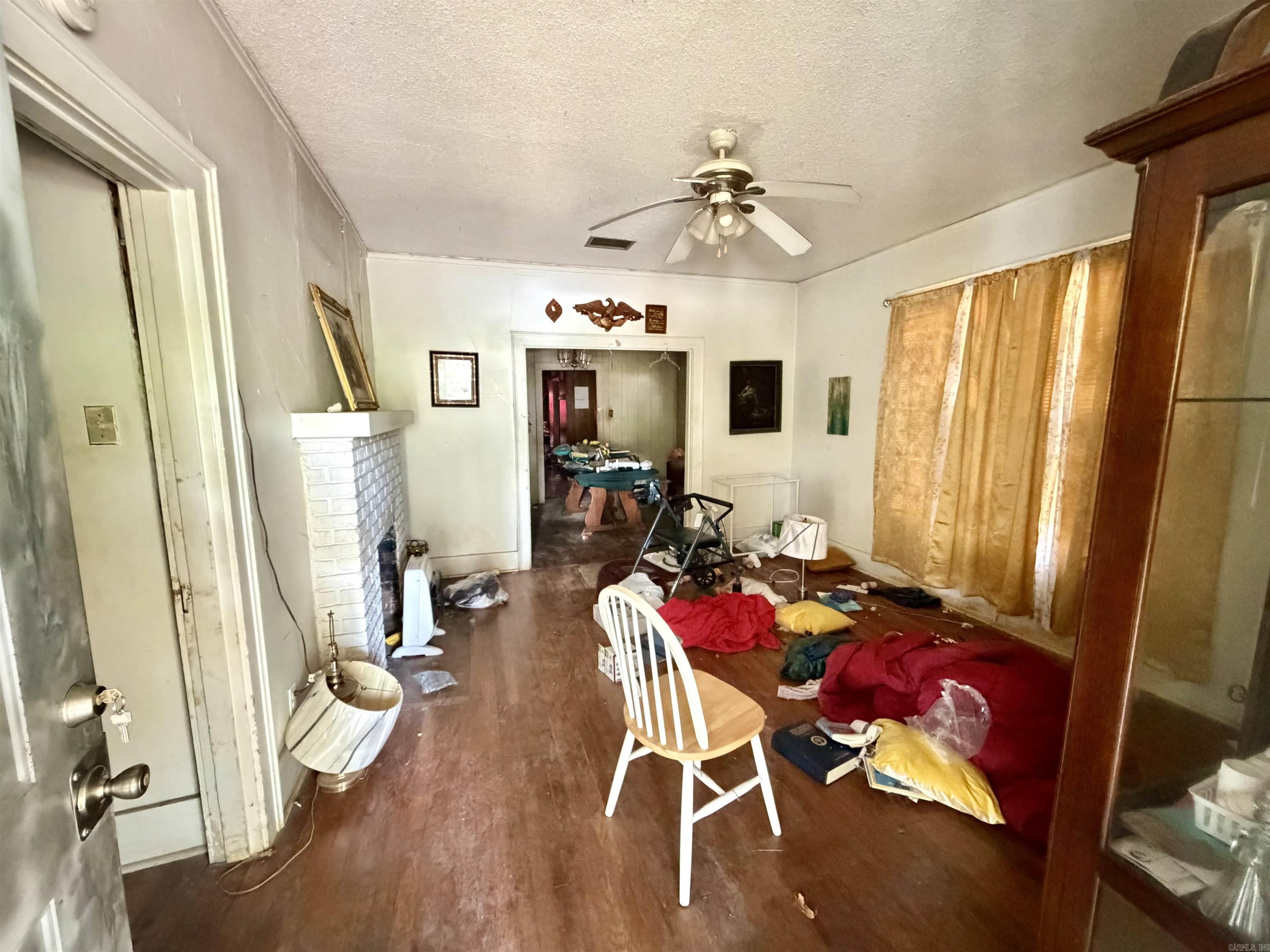 2124 S Valentine Street Property Photo 5
