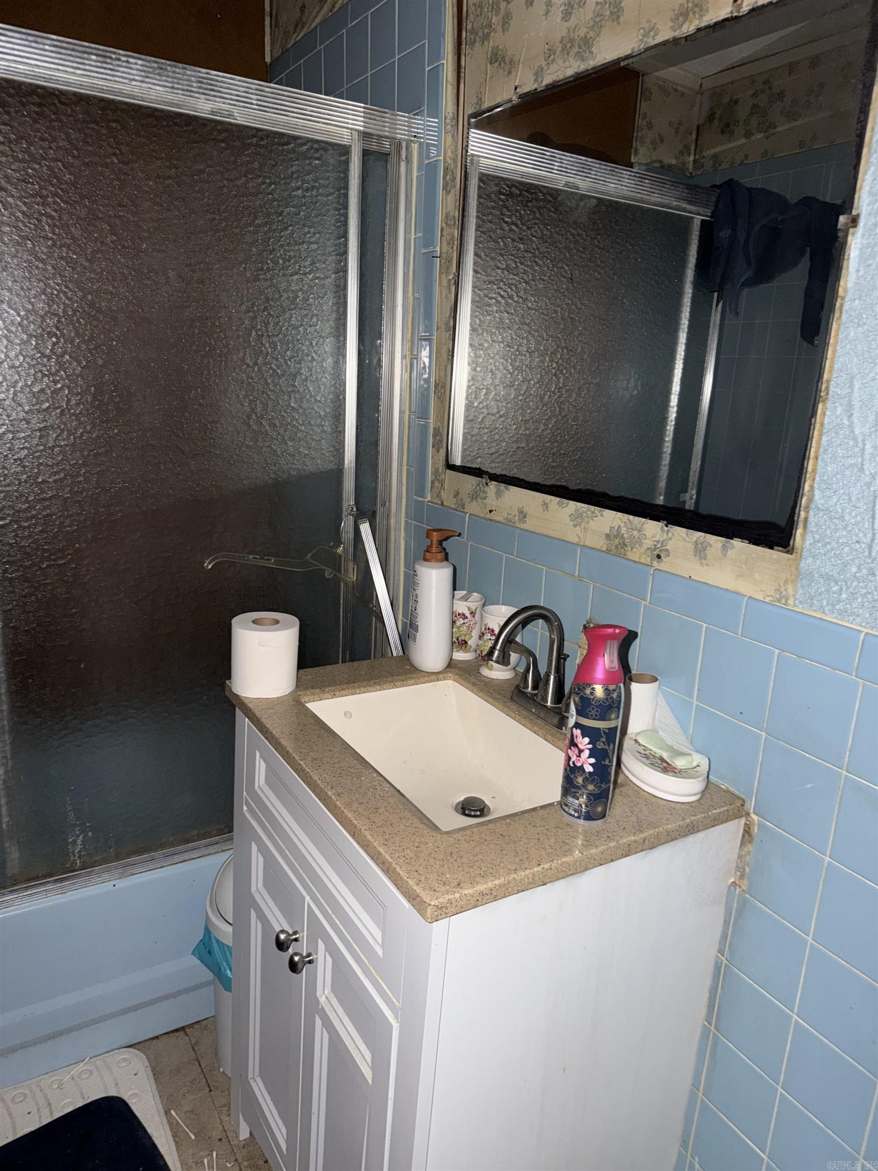 2124 S Valentine Street Property Photo 9