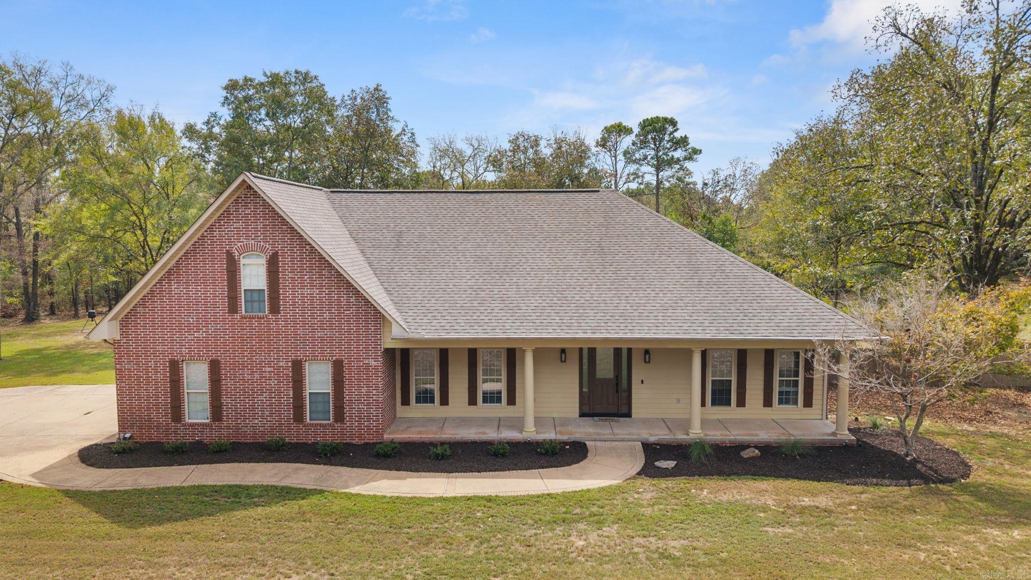 170 Parkway Square Property Photo 1