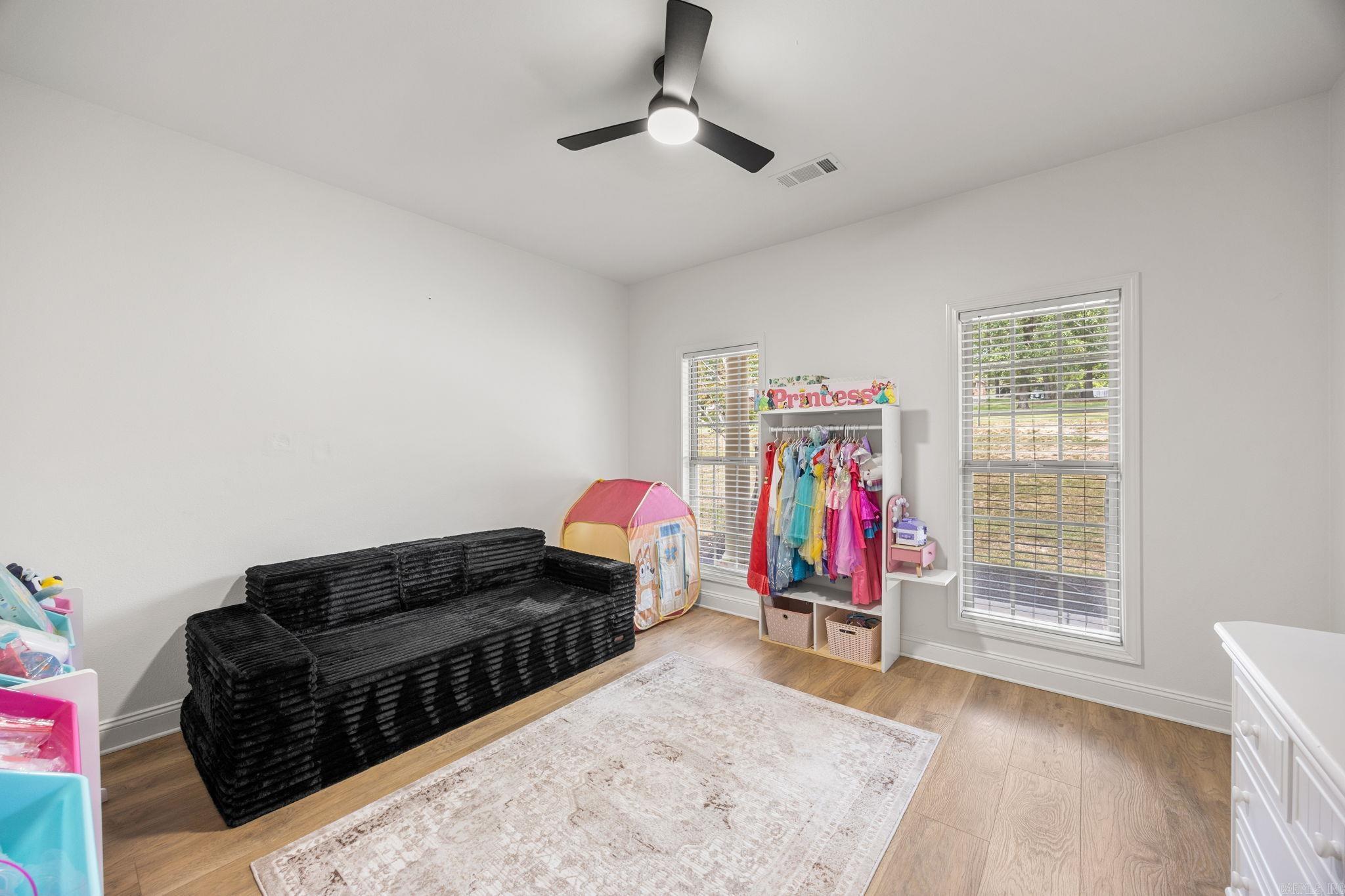 170 Parkway Square Property Photo 32